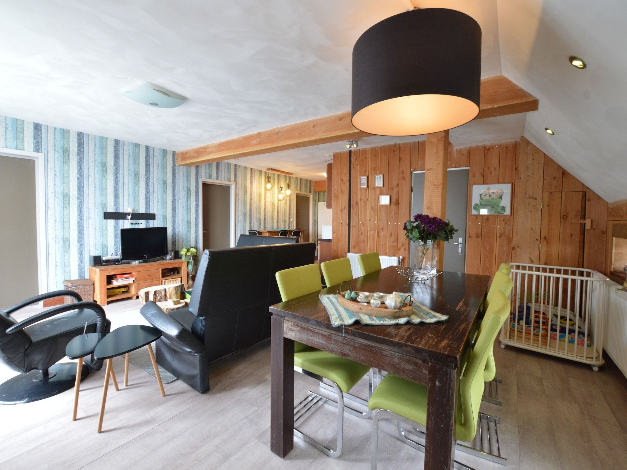 De woonkamer van Wapse in Wapse