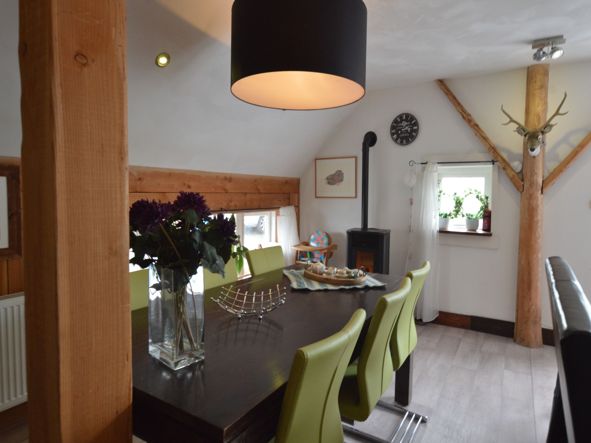 De eetkamer van Wapse in Wapse