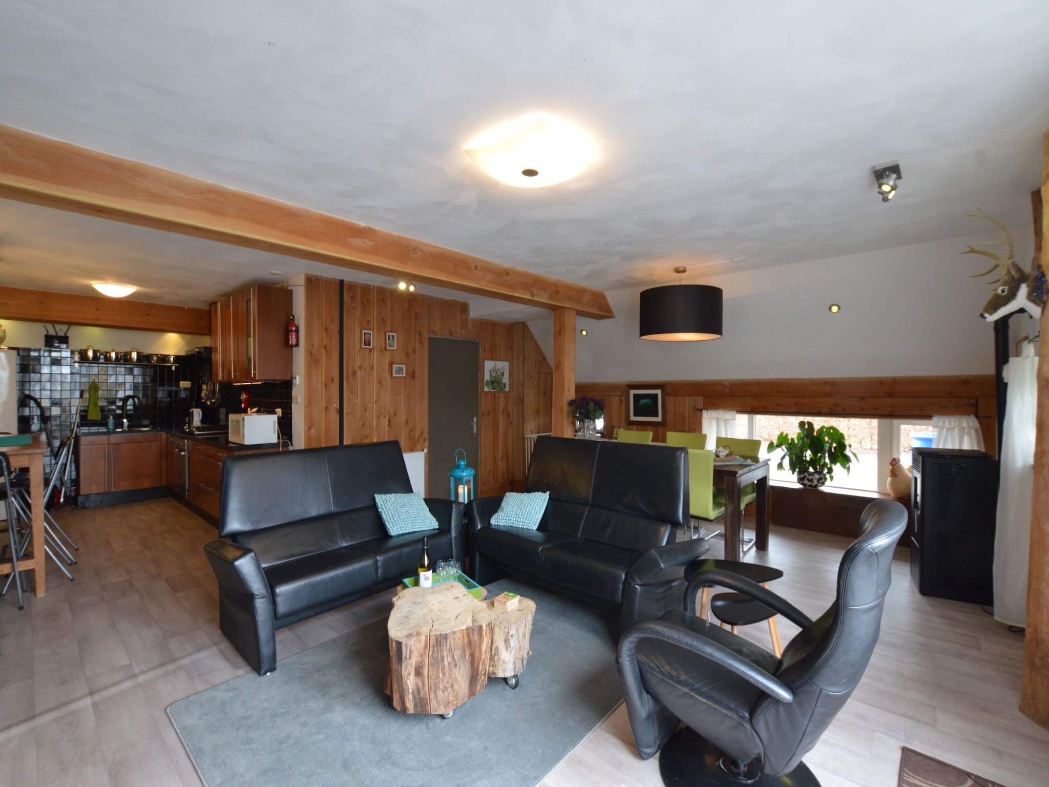 De woonkamer van Wapse in Wapse