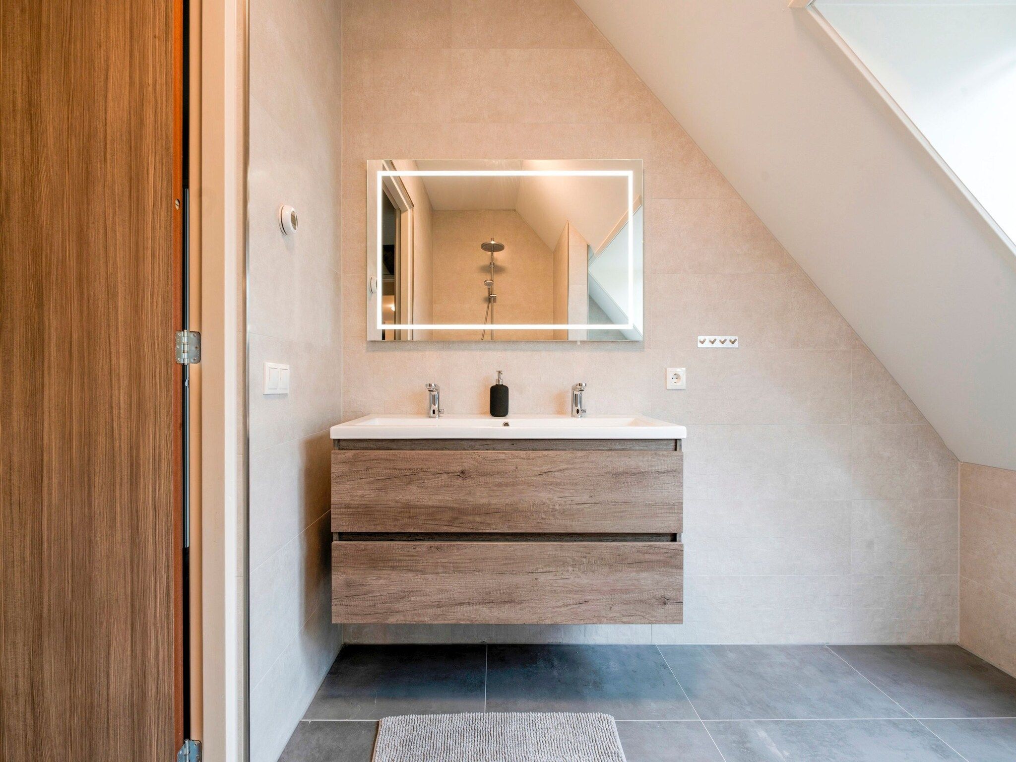 De badkamer van Heide State in Noardburgum