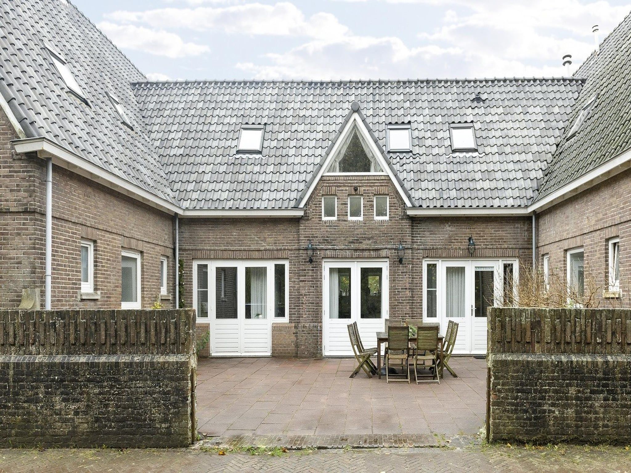De buitenkant van Huize Glory Amethist aan Zee in Bergen aan zee
