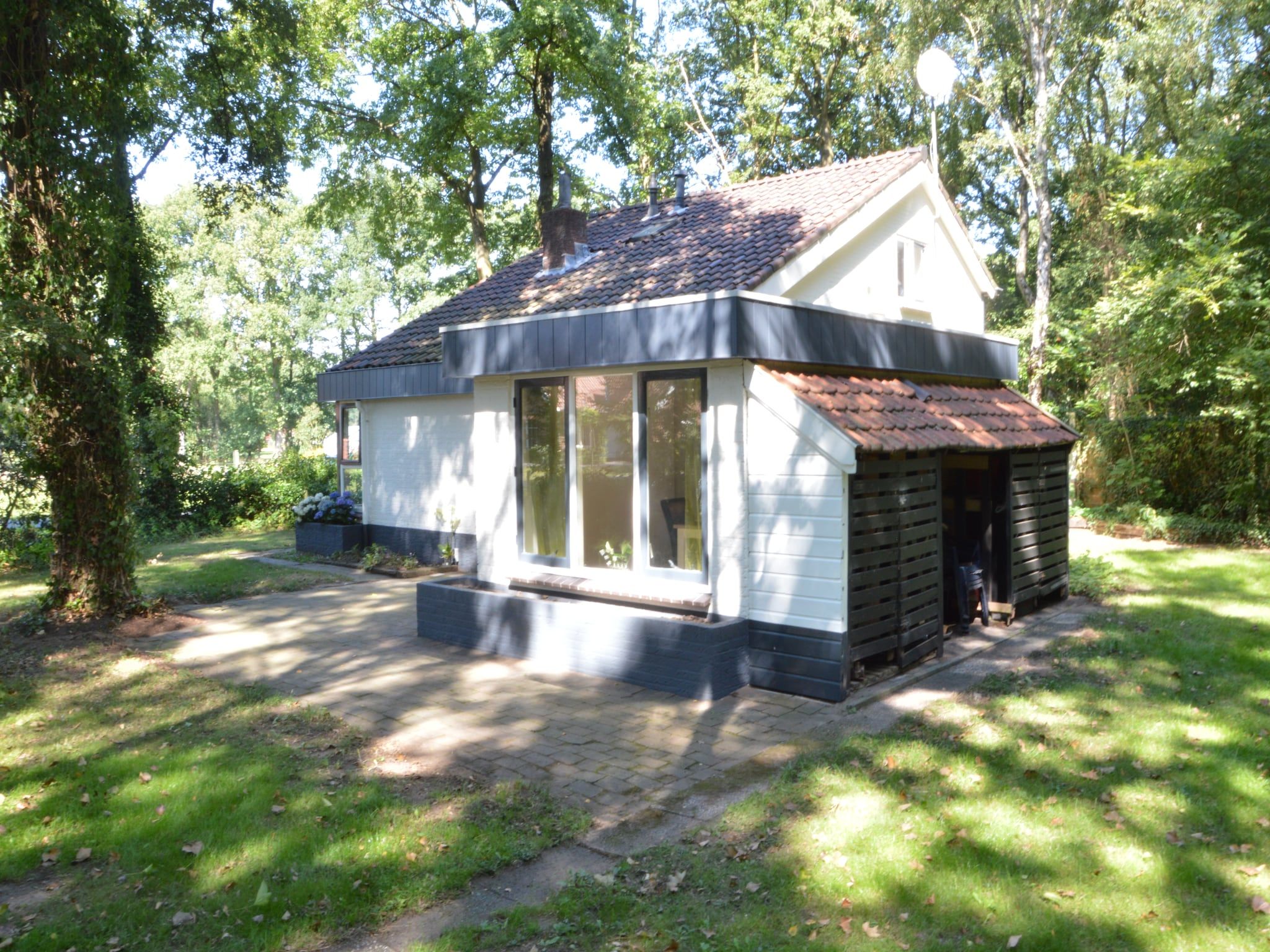 De buitenkant van De ouwe diepvries in Haaksbergen