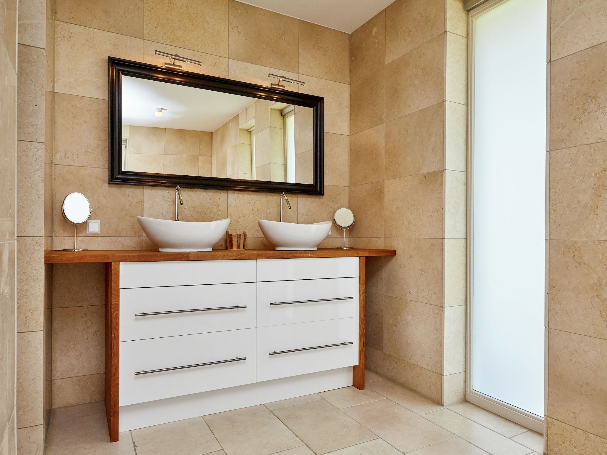 De badkamer van Landhuis Wad Anders in Wierum