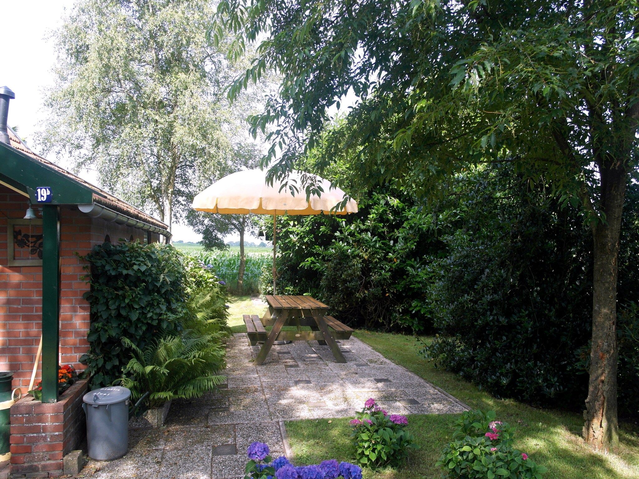 De buitenkant van De Merel in Den ham