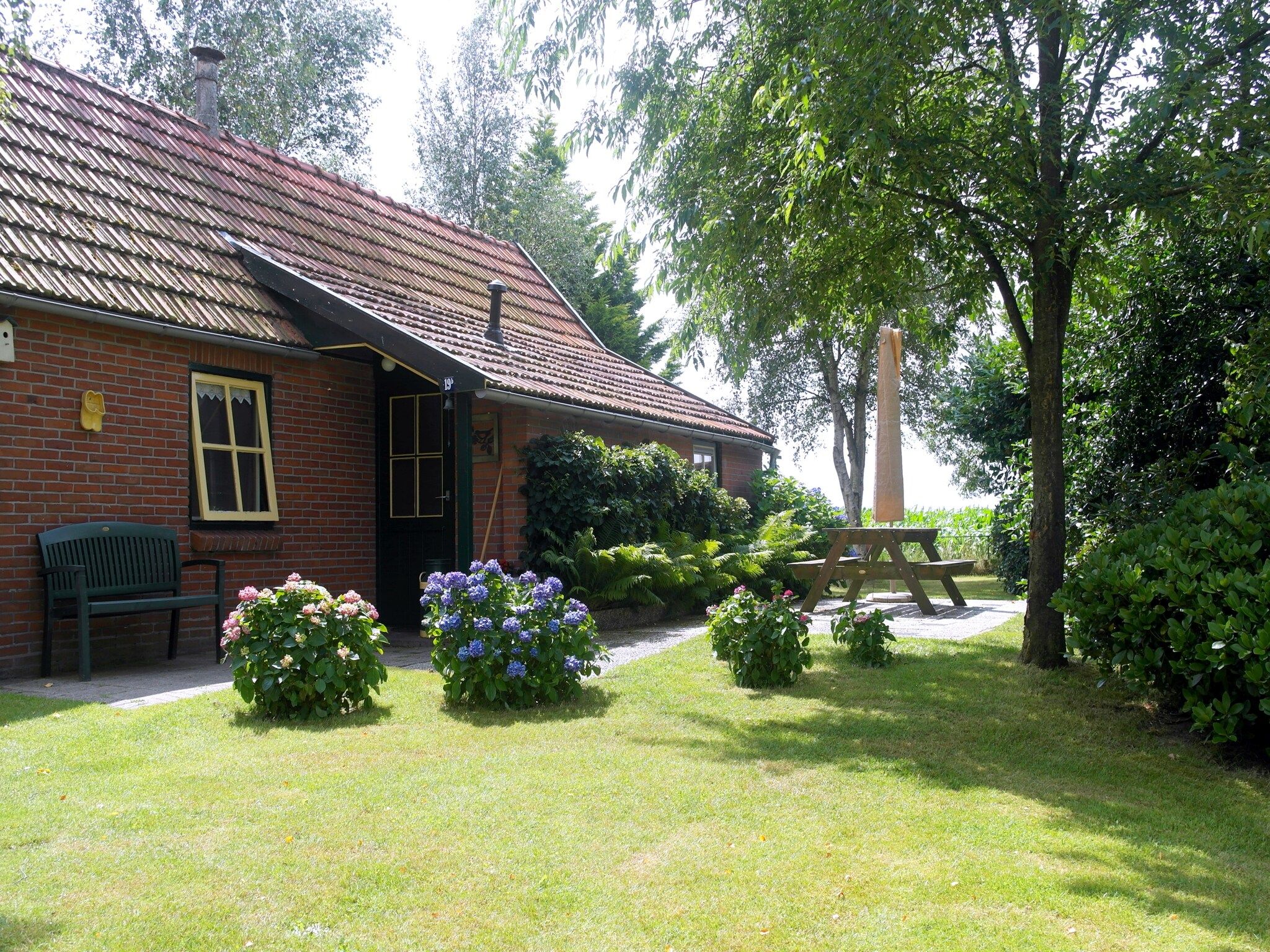 De tuin van De Merel in Den ham