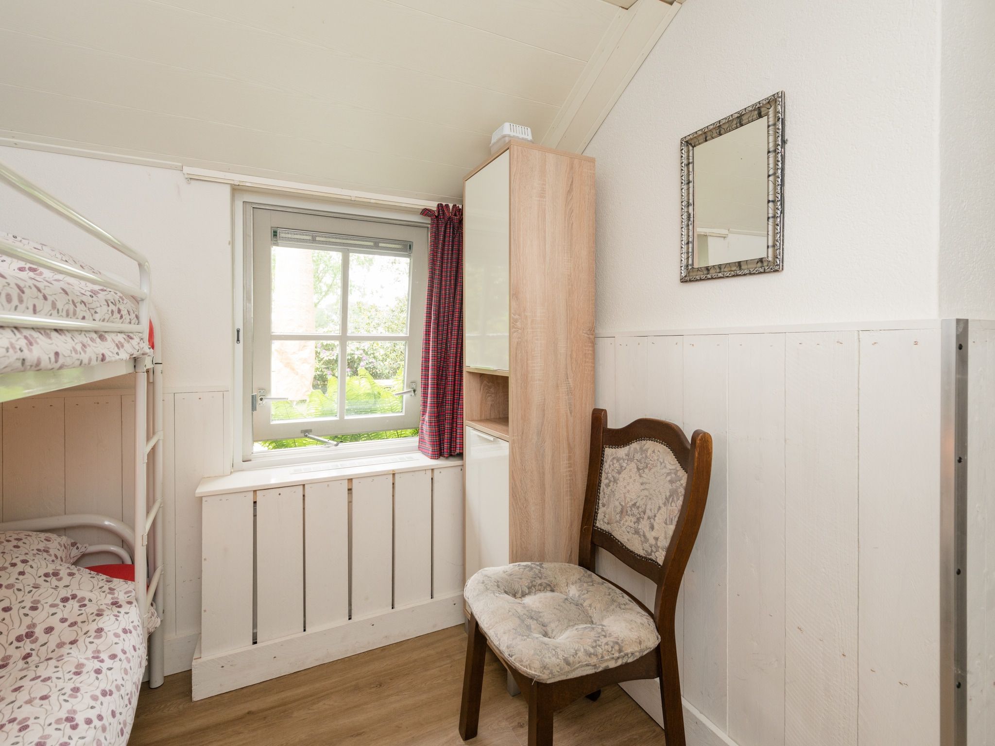 Een slaapkamer van De Merel in Den ham