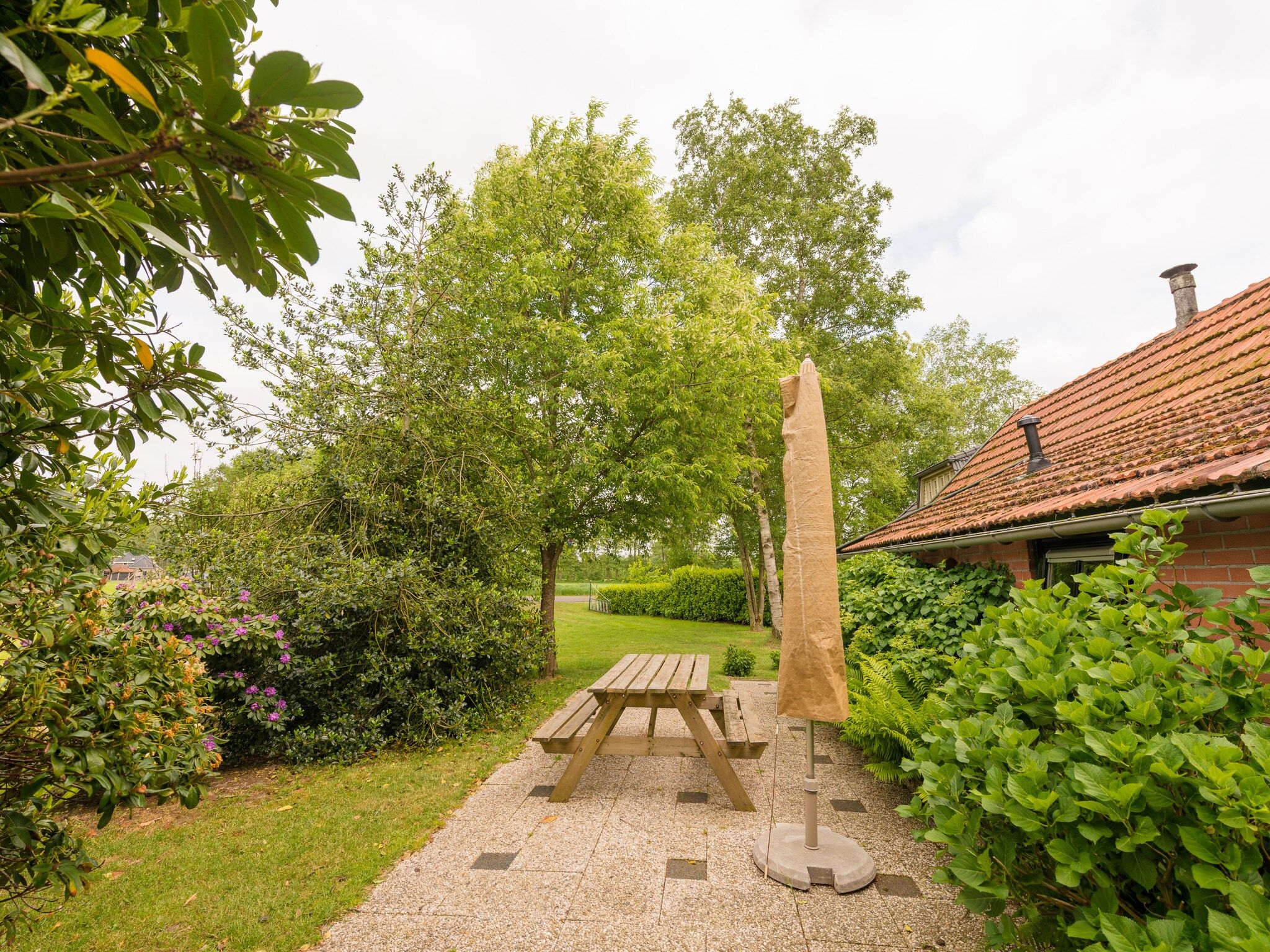 De tuin van De Merel in Den ham