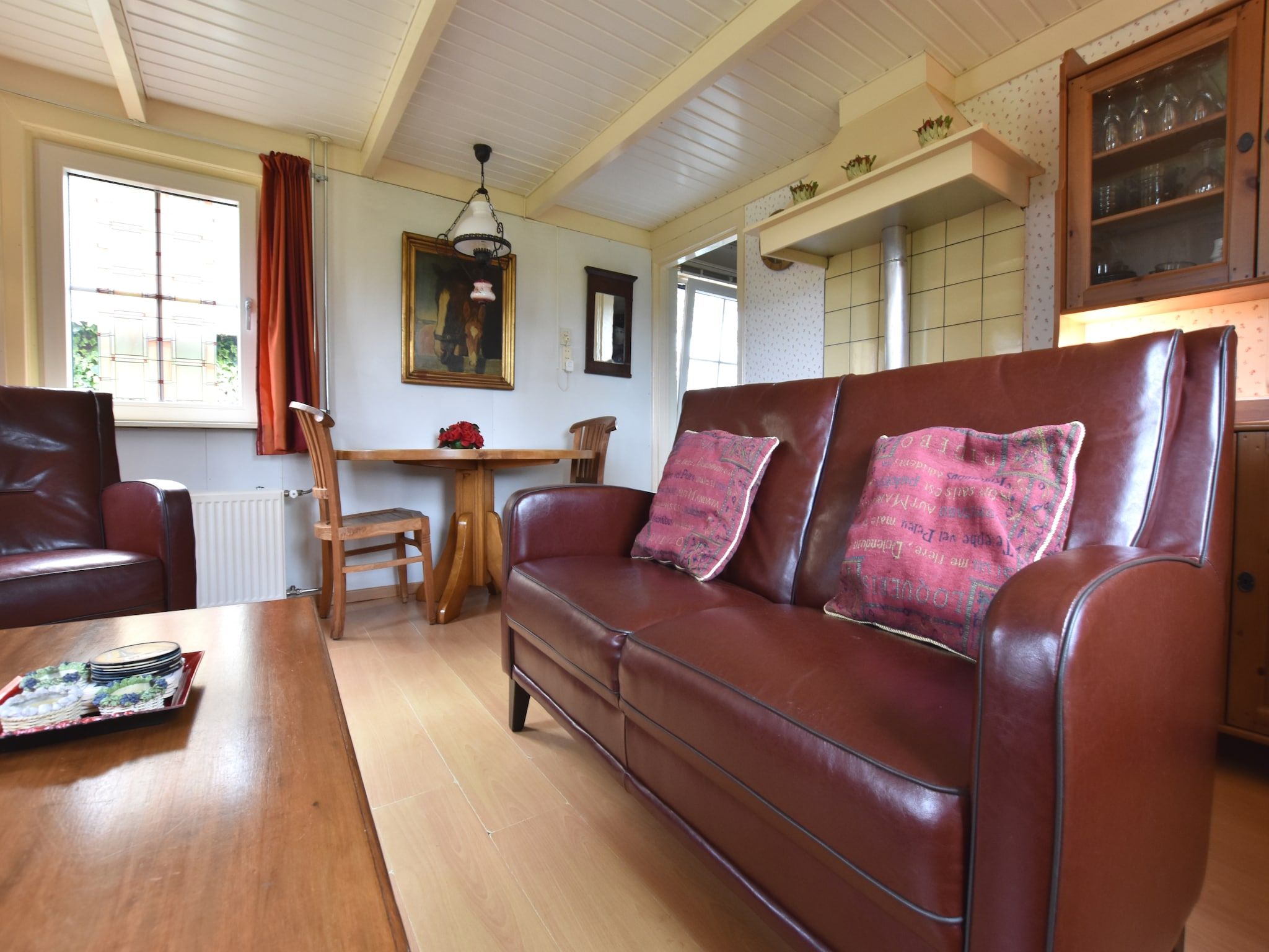 De woonkamer van De Merel in Den ham