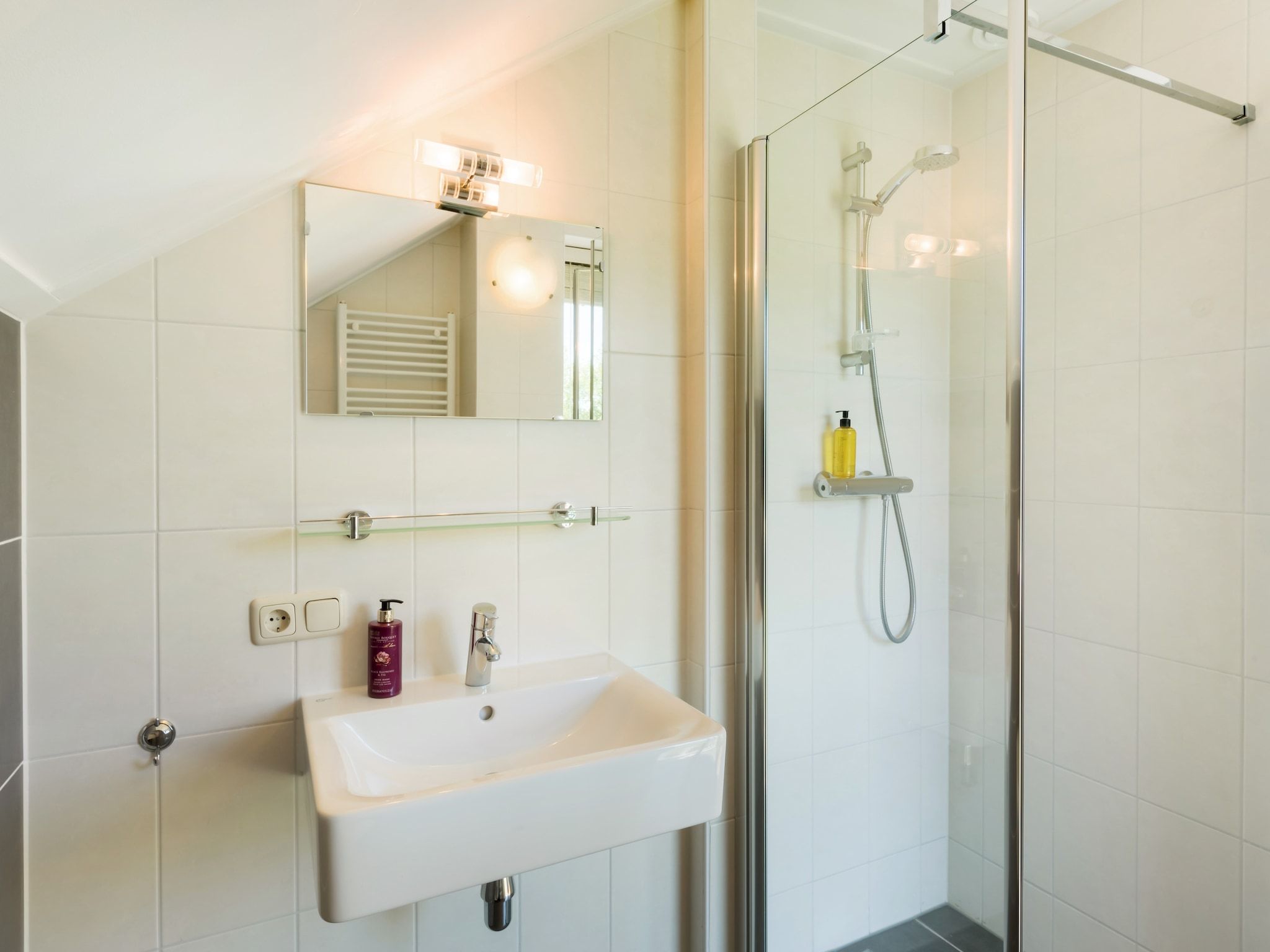 De badkamer van Résidence de Weerribben 4 in Paasloo