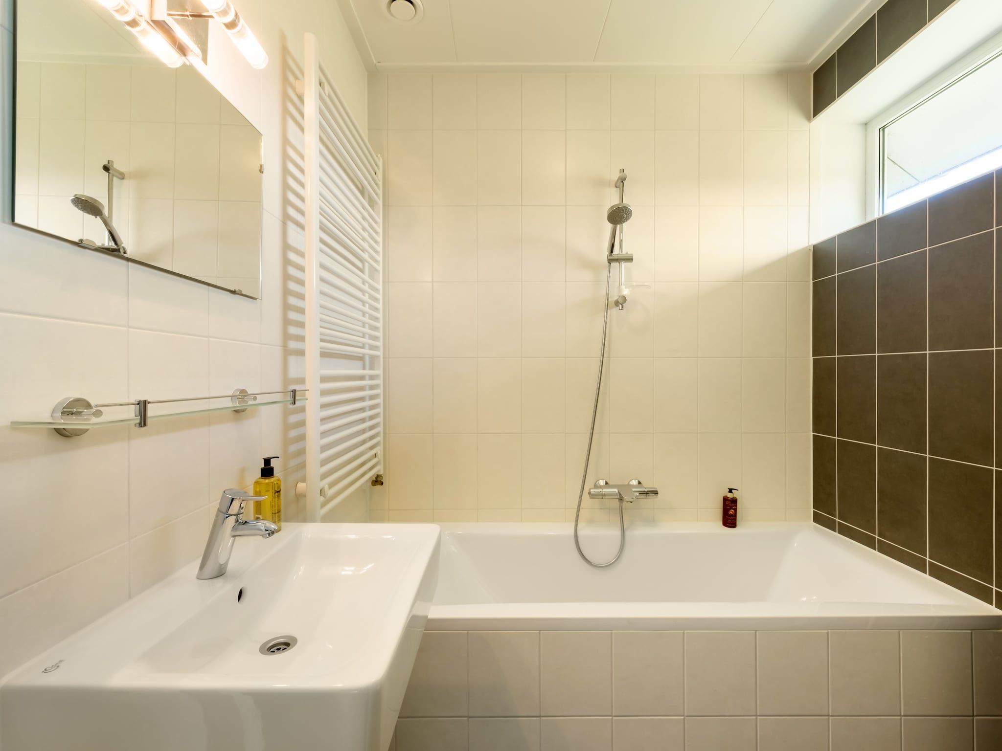 De badkamer van Résidence de Weerribben 4 in Paasloo