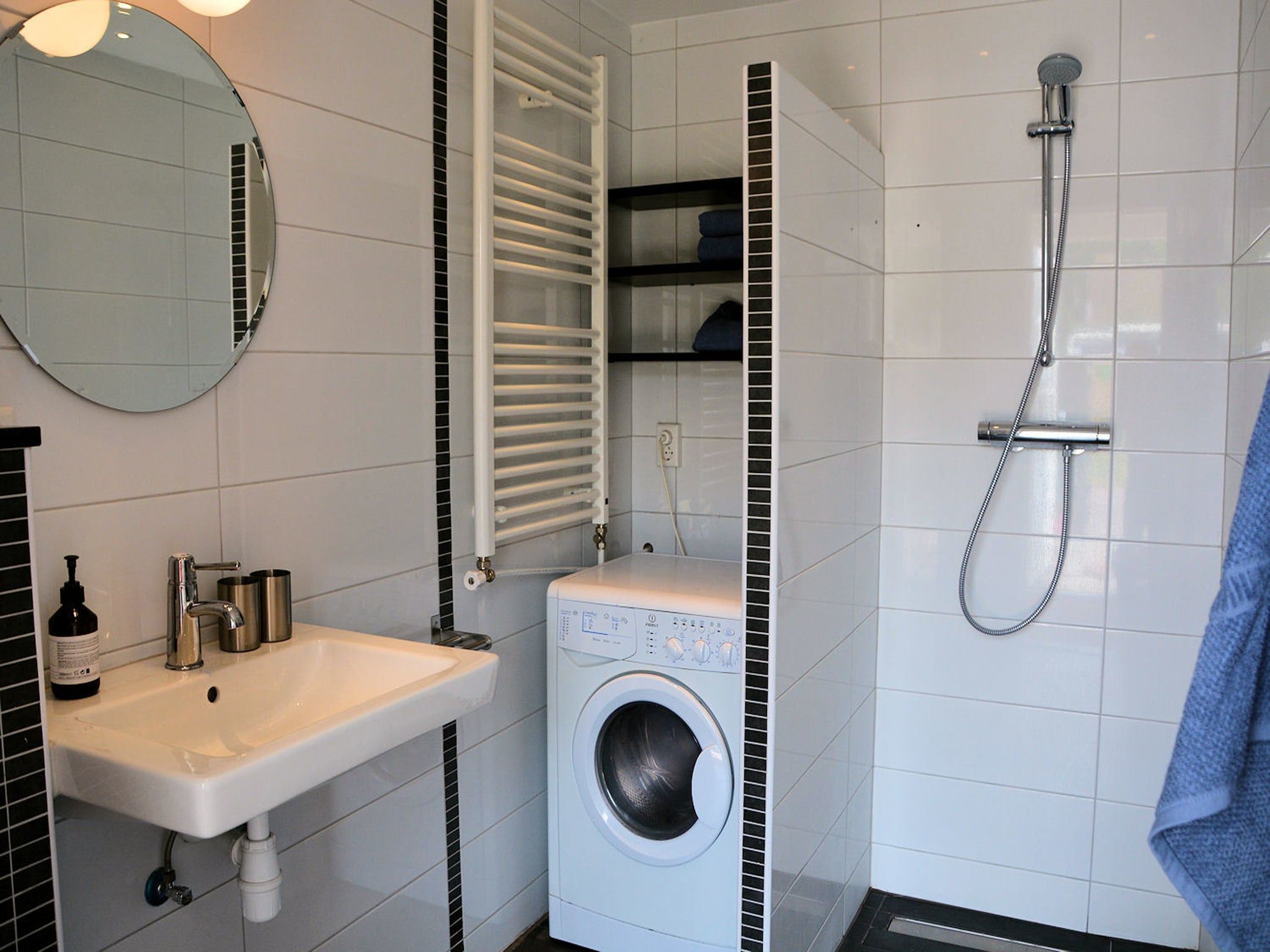 De badkamer van Marie aan Zee in Noordwijkerhout