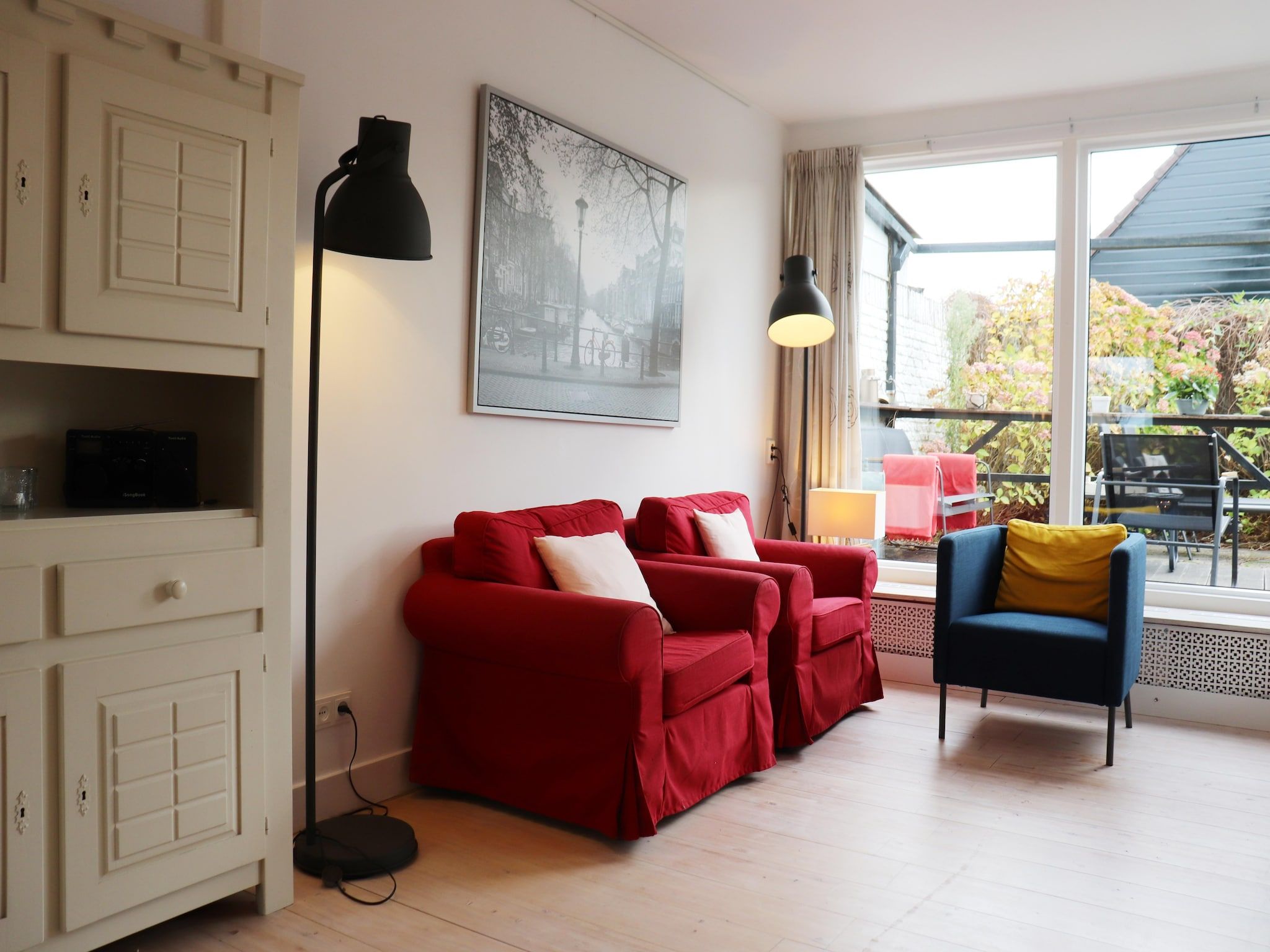 De woonkamer van Marie aan Zee in Noordwijkerhout