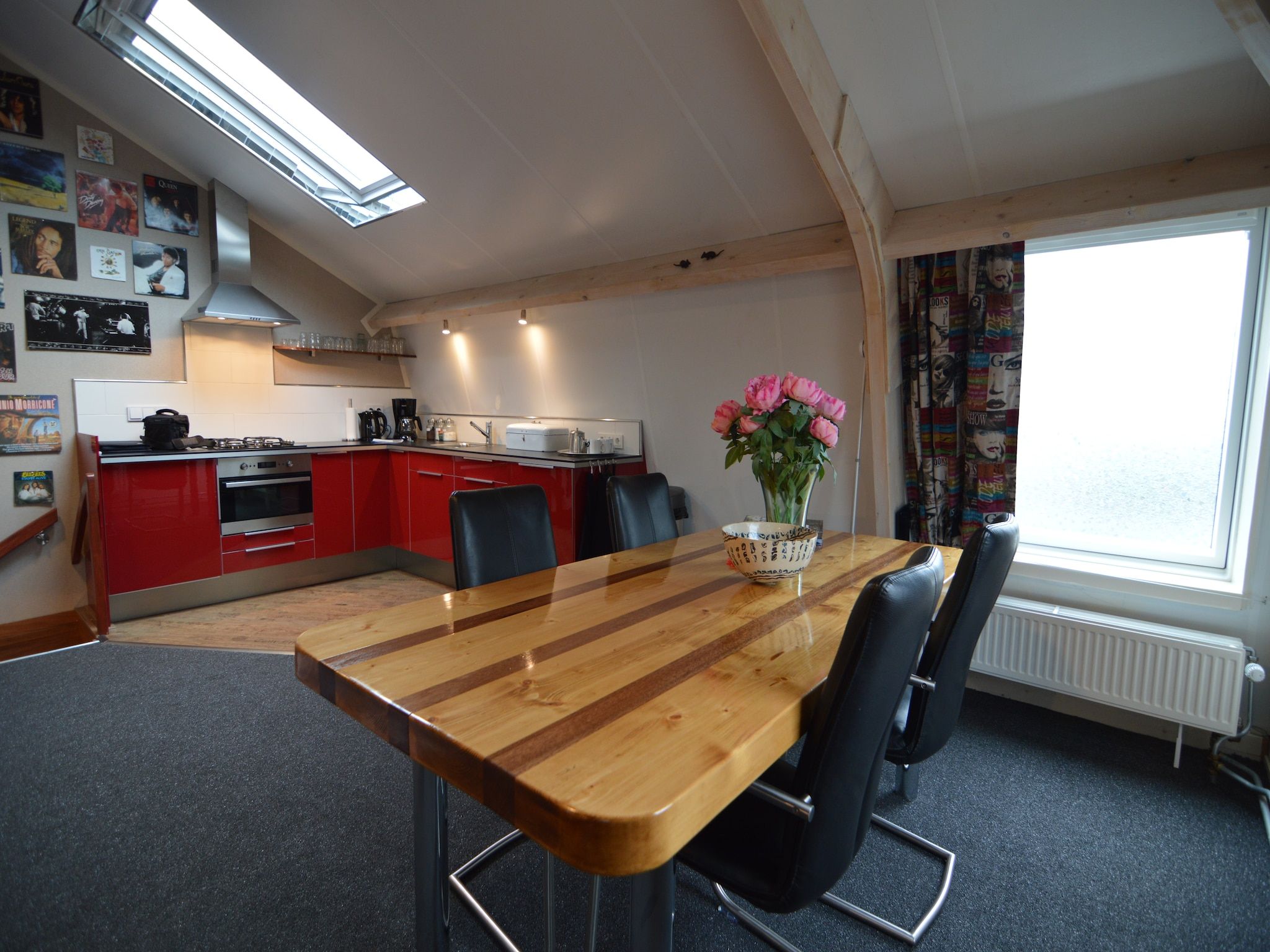 De eetkamer van B en B It Huuske in Easterlittens