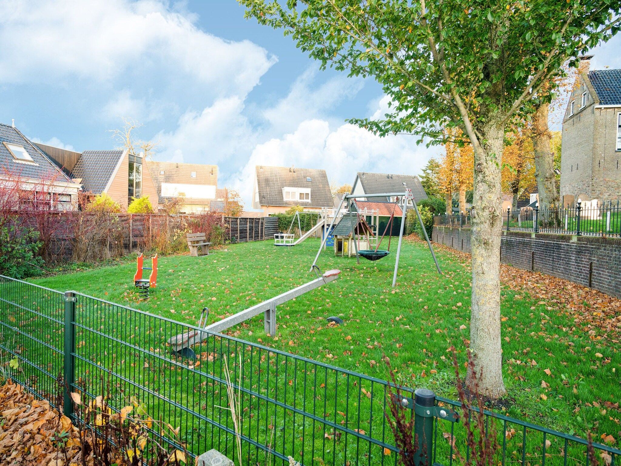 De tuin van B en B It Huuske in Easterlittens