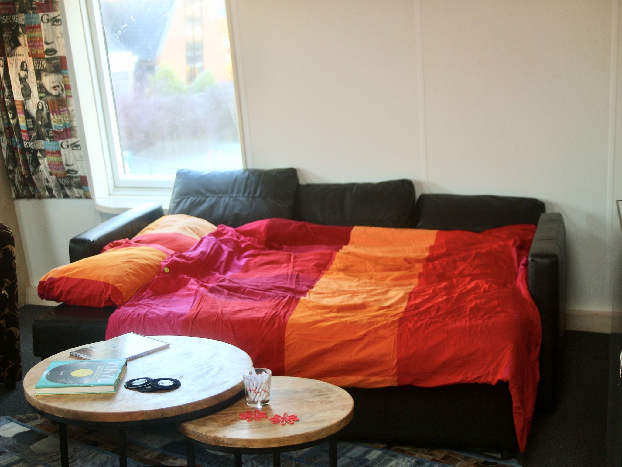 Een slaapkamer van B en B It Huuske in Easterlittens