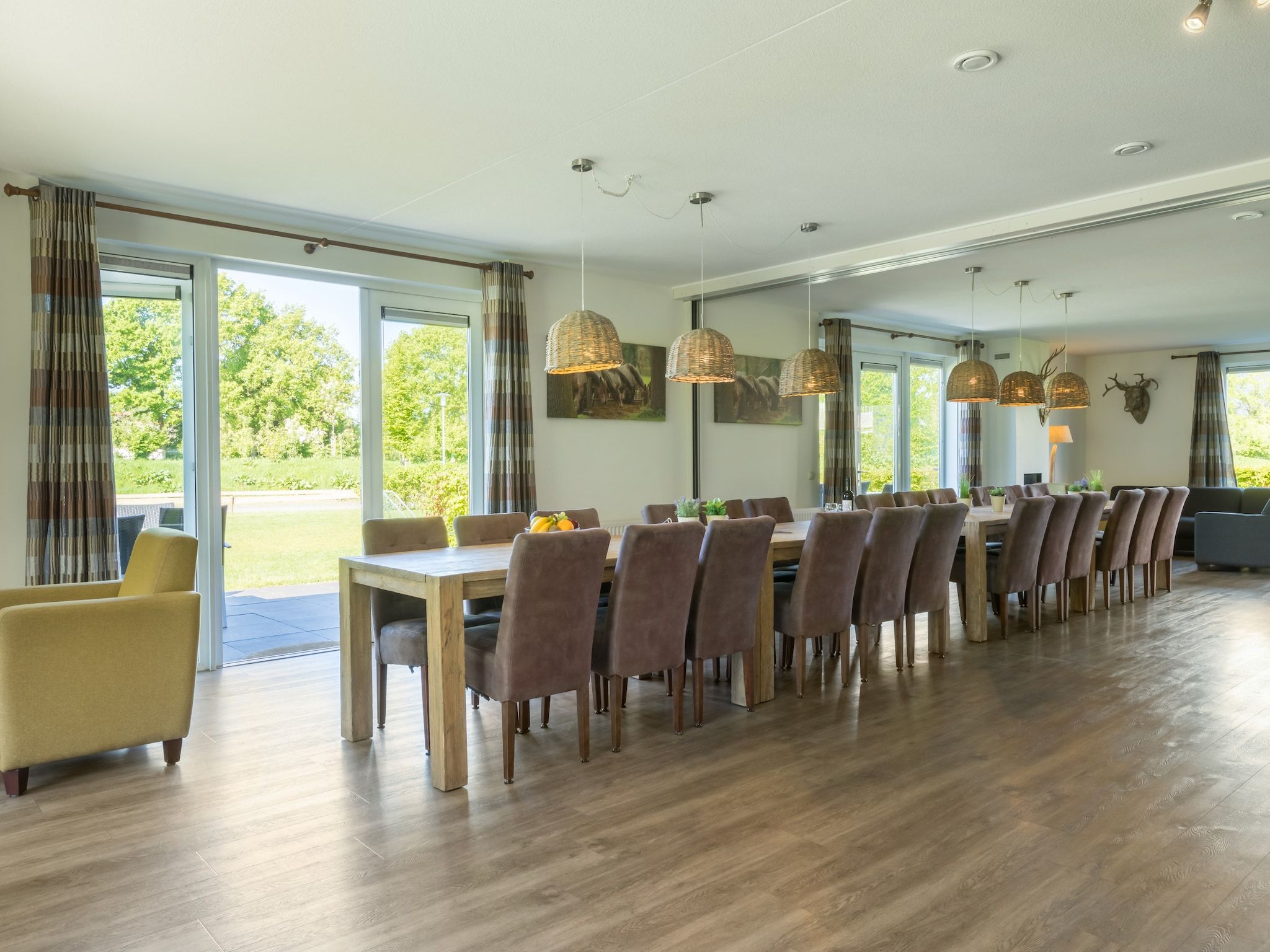 De eetkamer van Résidence de Weerribben 3 in Paasloo