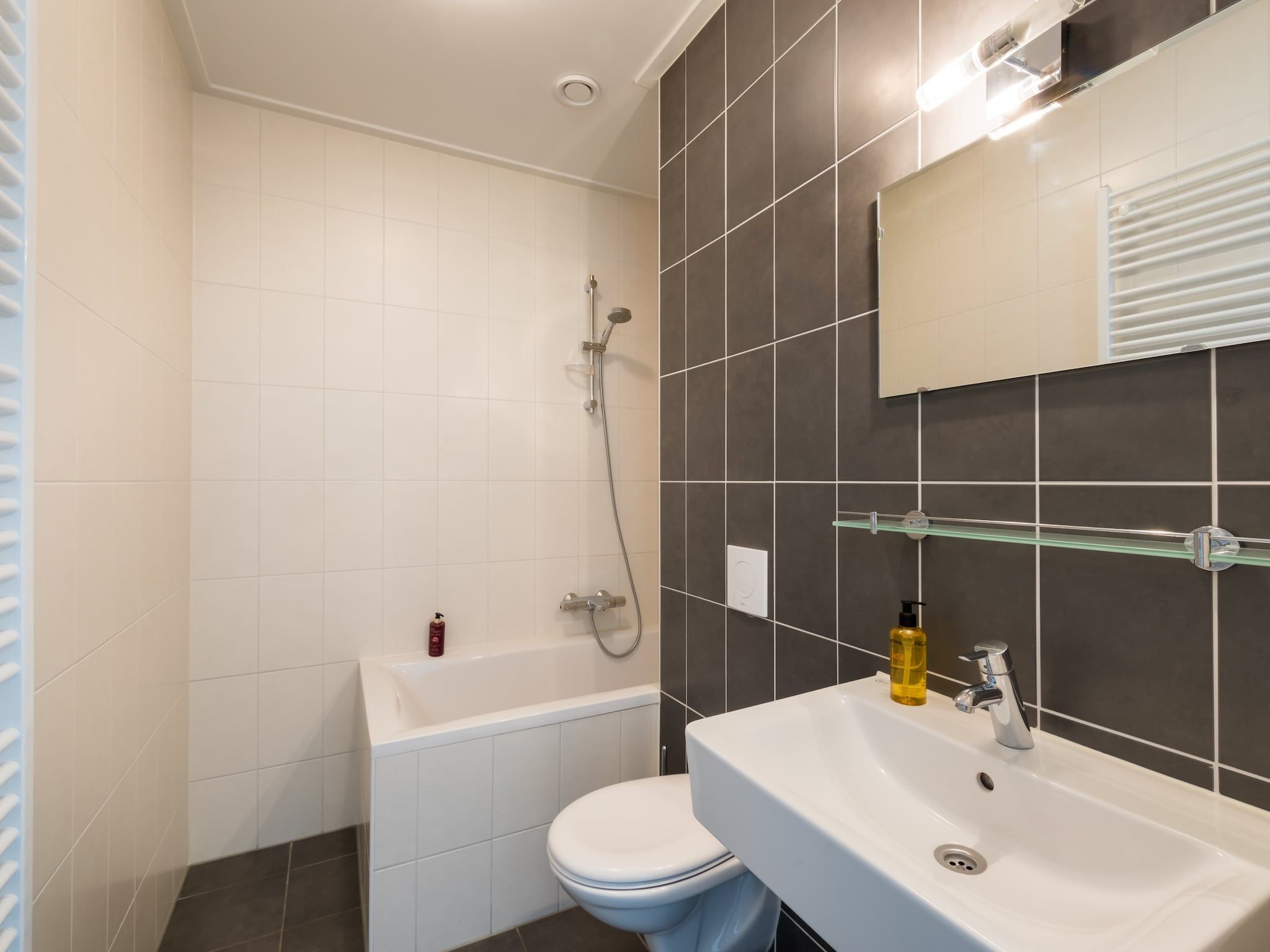 De badkamer van Résidence de Weerribben 3 in Paasloo