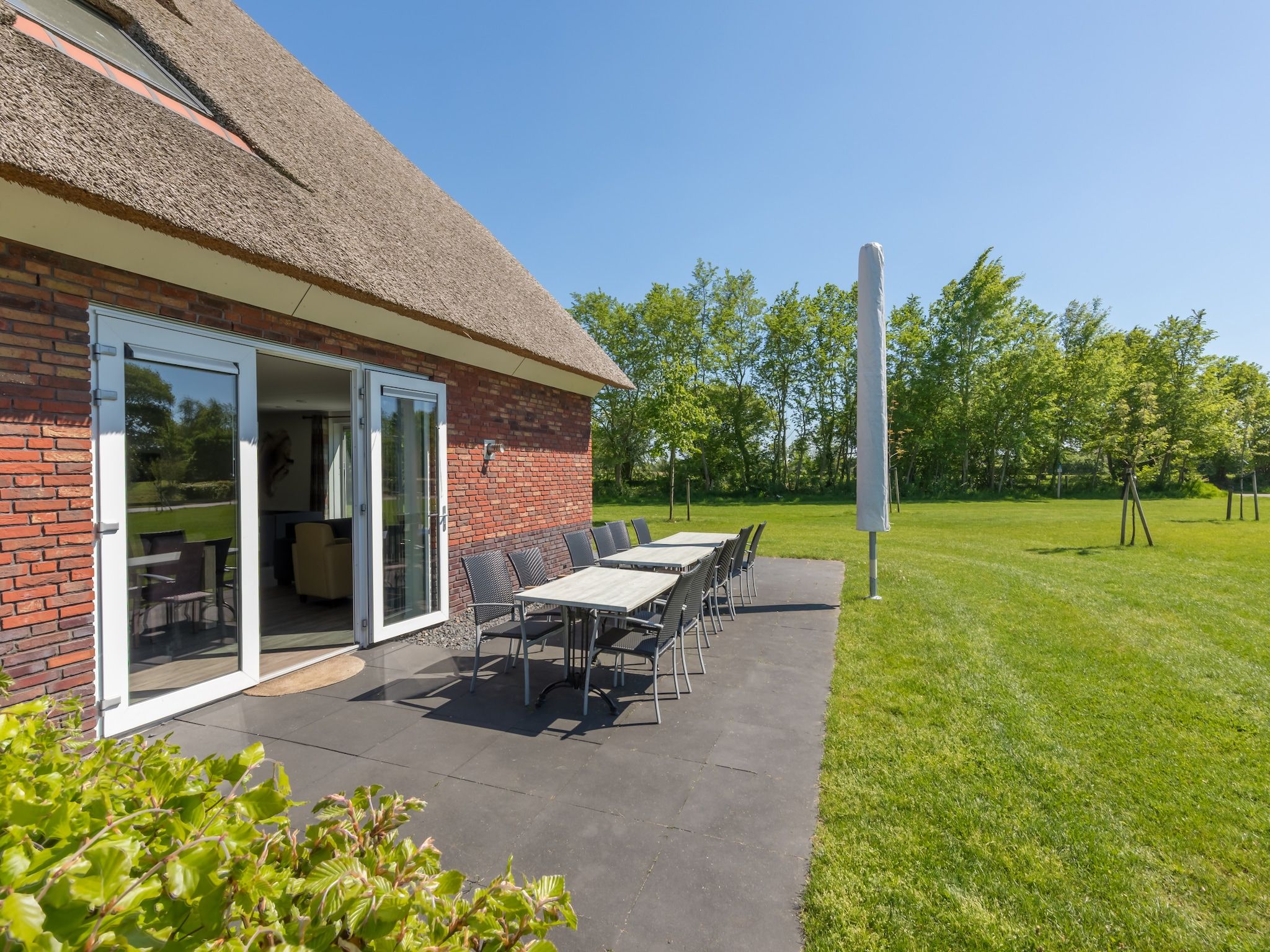 De tuin van Résidence de Weerribben 3 in Paasloo