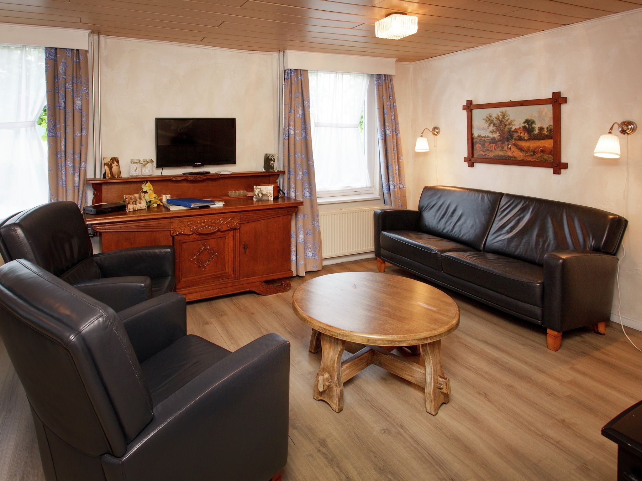 De woonkamer van Bi-j Moppe Door in Nederweert Eind