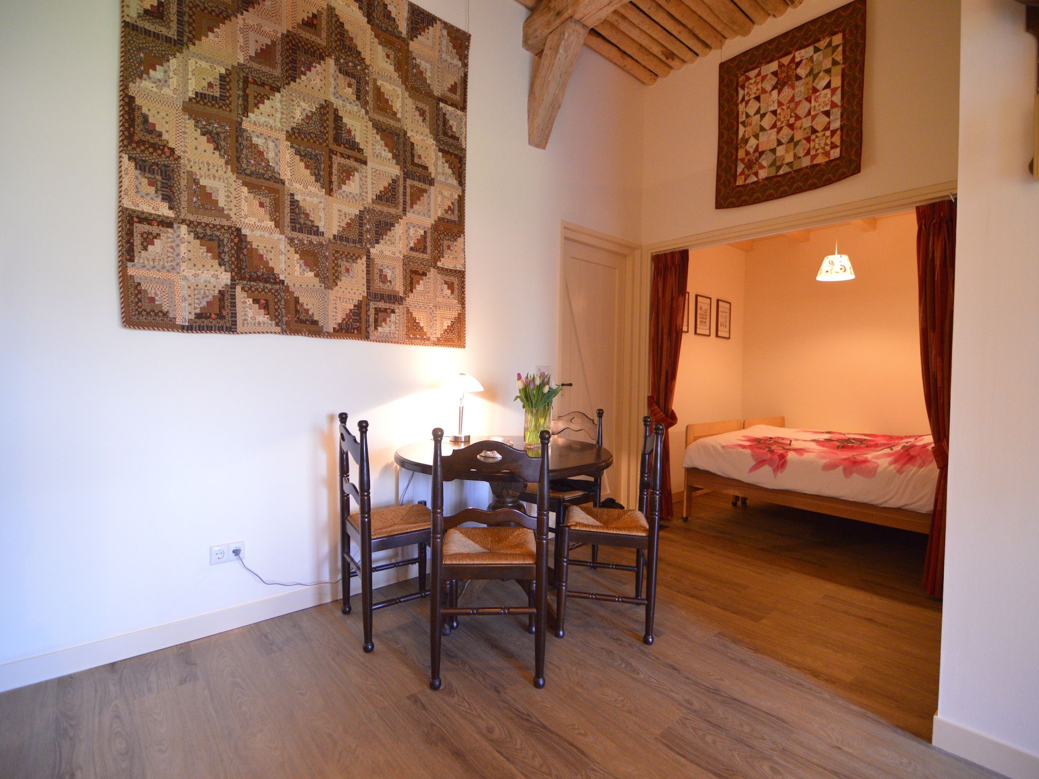 De eetkamer van Kabinet & Dekenkist in Geesteren