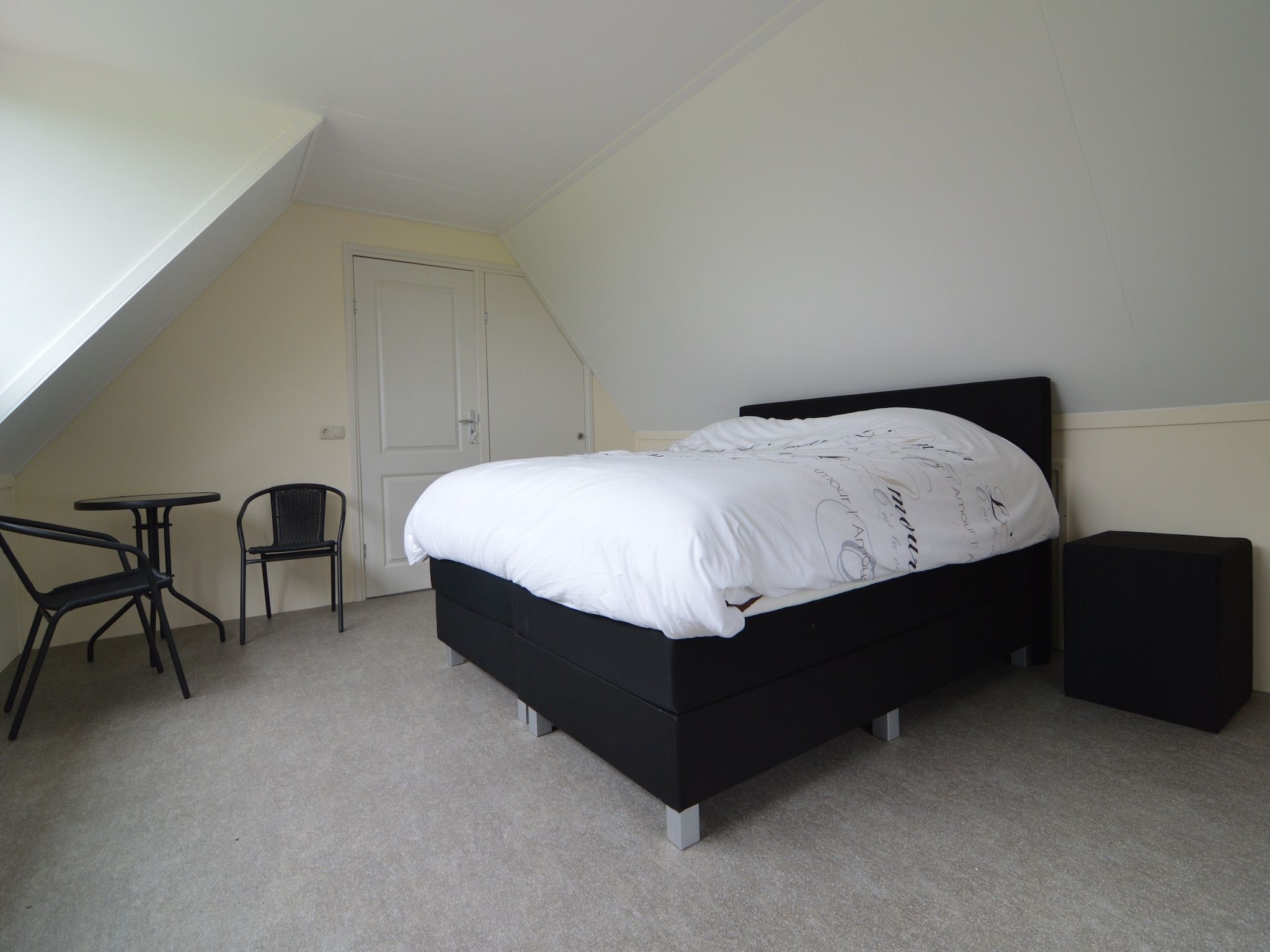 Een slaapkamer van 't Kokhuus in Holten