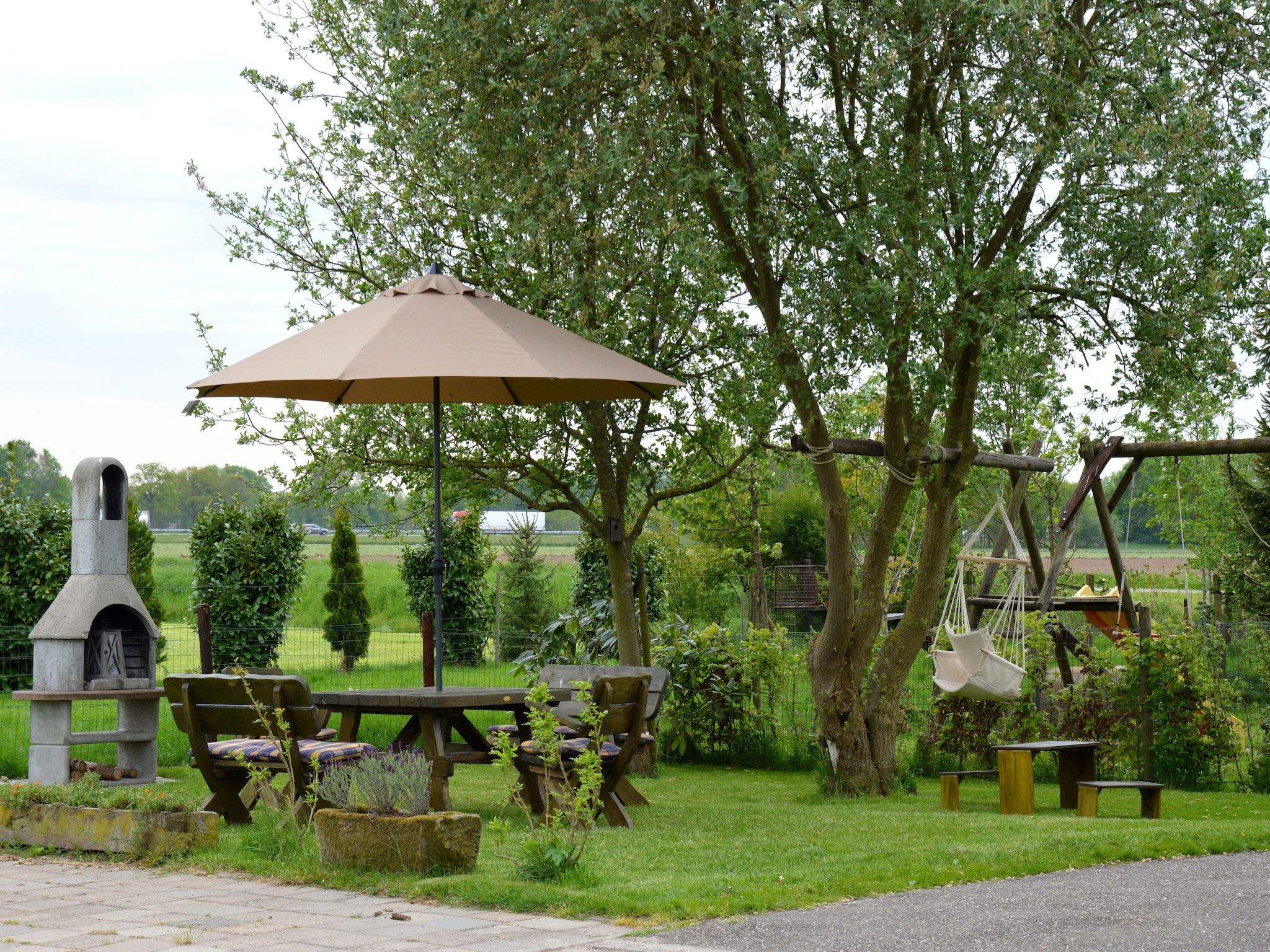 Het terras van 't Kokhuus in Holten