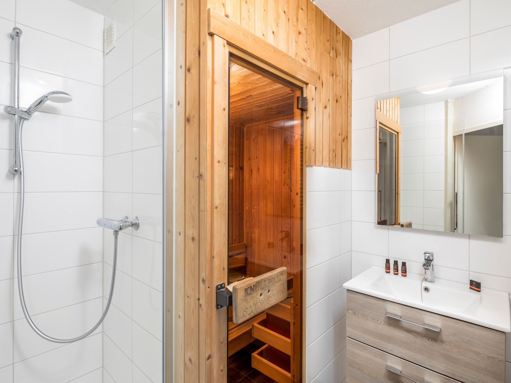 De badkamer van Roompot Beach Resort 5 in Kamperland