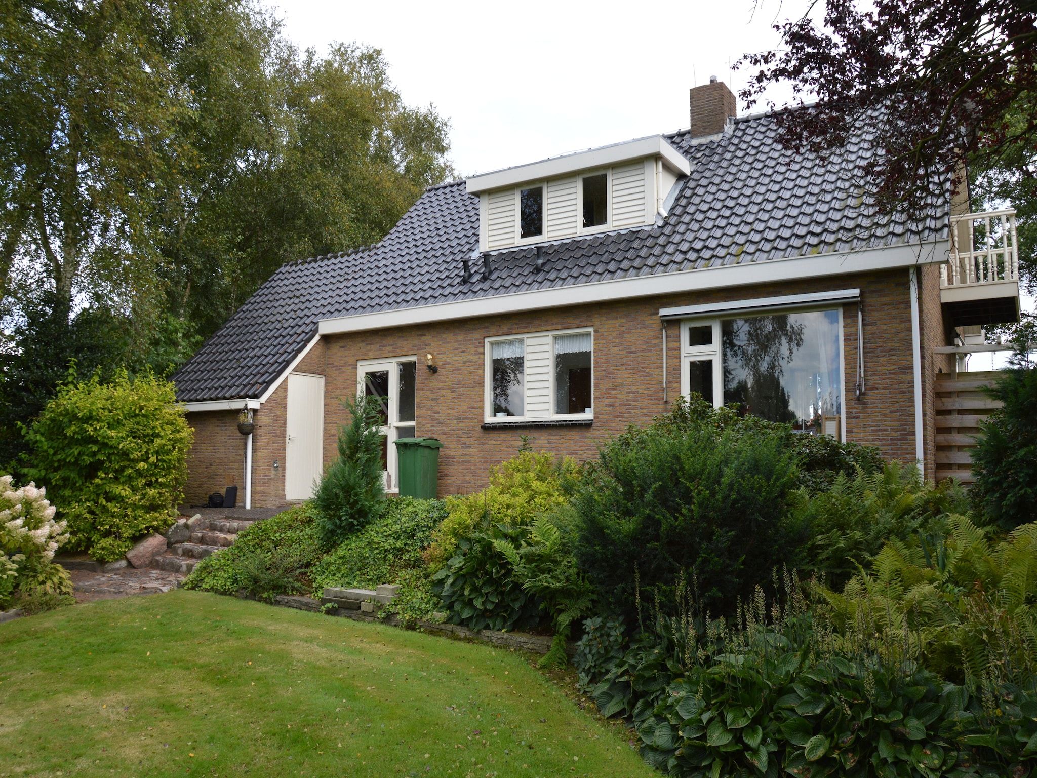 De buitenkant van De Drentsche Patrijs in Mantinge