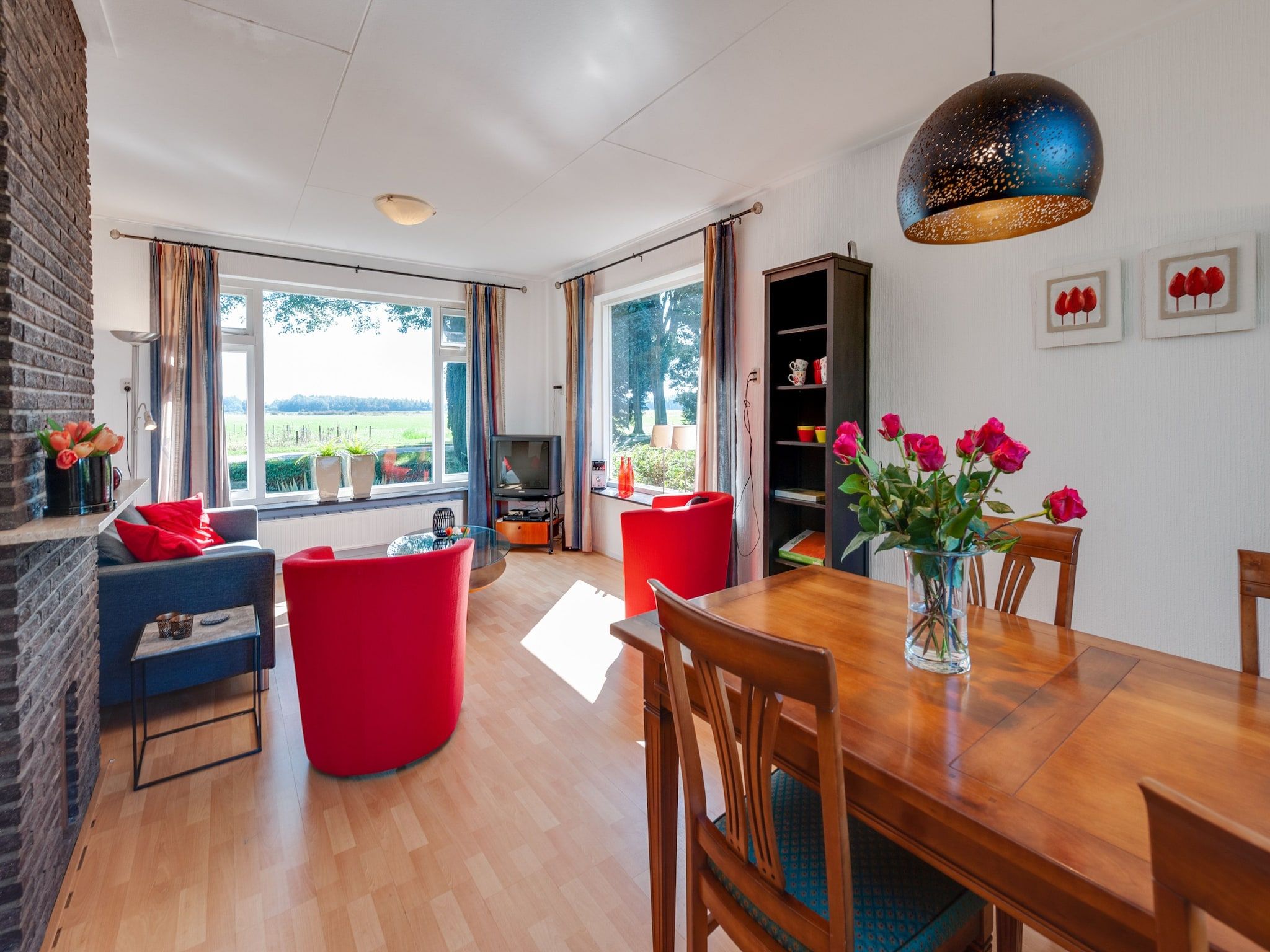 De woonkamer van De Drentsche Patrijs in Mantinge