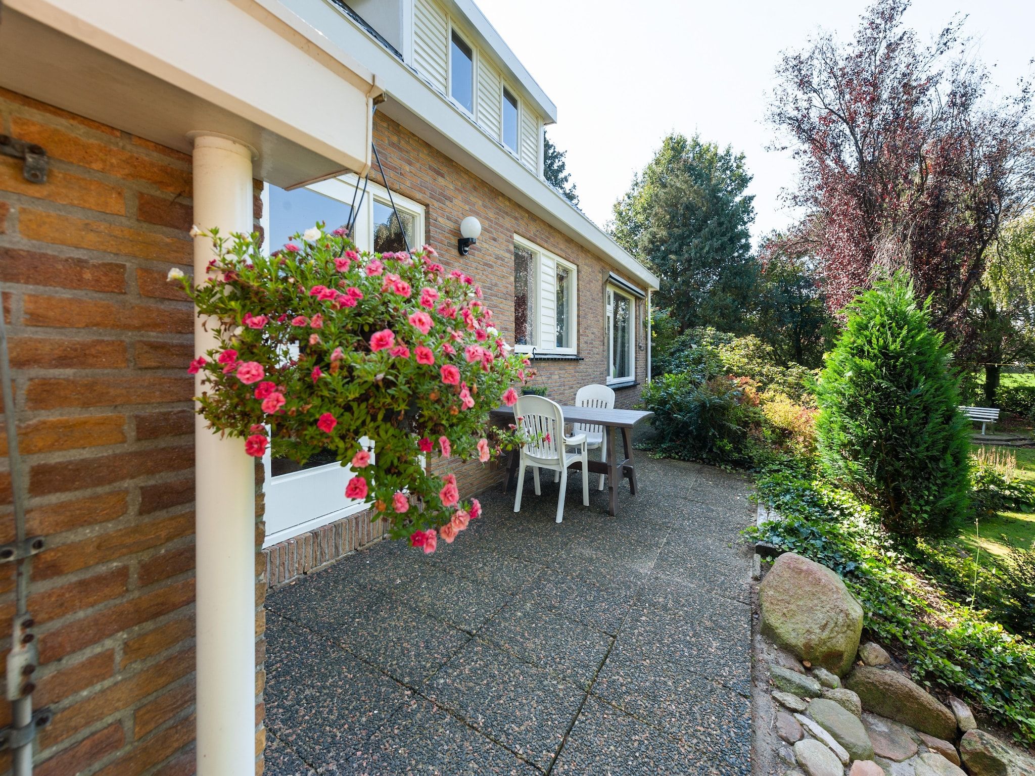 Het terras van De Drentsche Patrijs in Mantinge