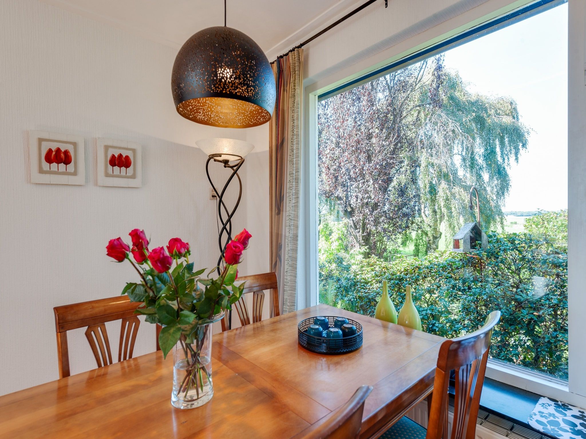 De eetkamer van De Drentsche Patrijs in Mantinge