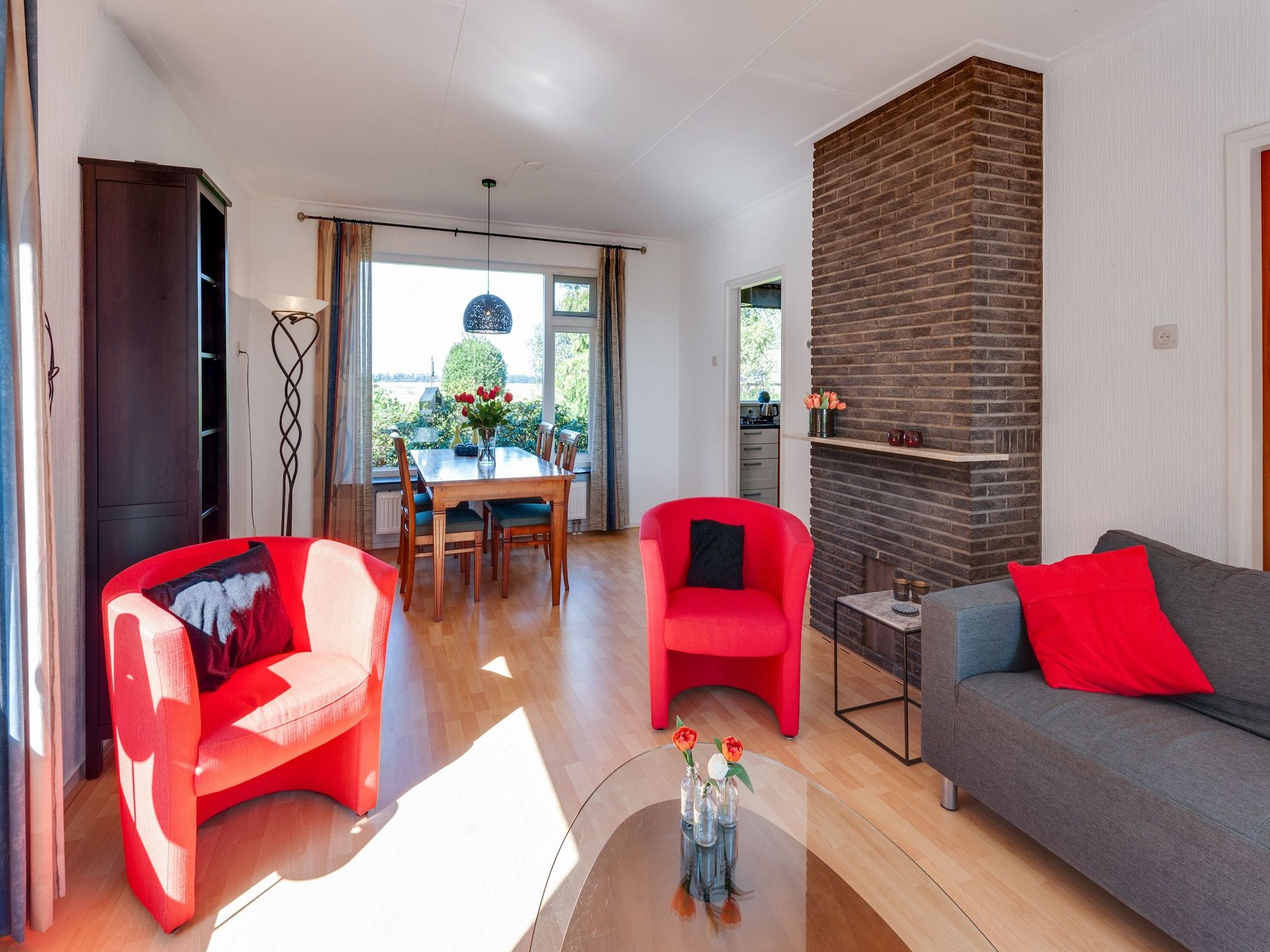 De woonkamer van De Drentsche Patrijs in Mantinge