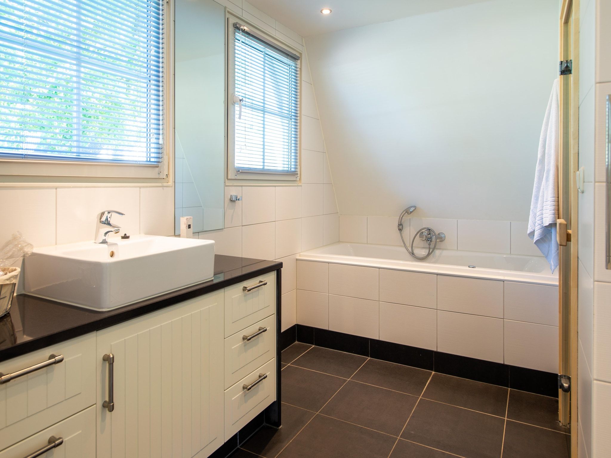 De badkamer van Hof van Salland 1 in Hellendoorn