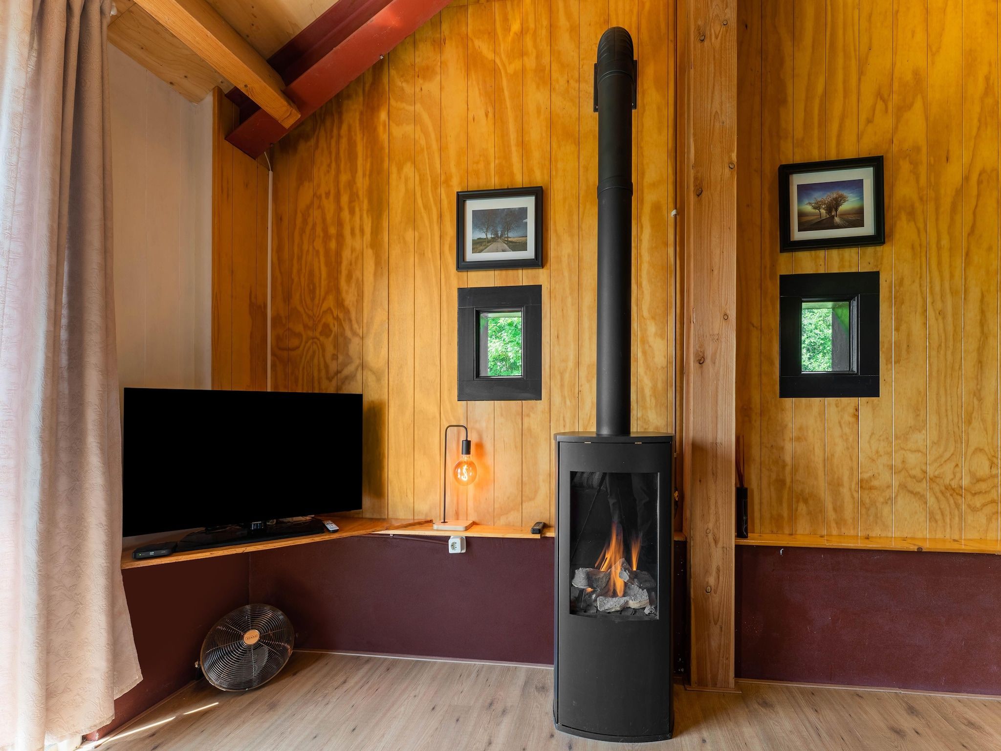 De woonkamer van Natuurhuis Dichtbij in Beilen