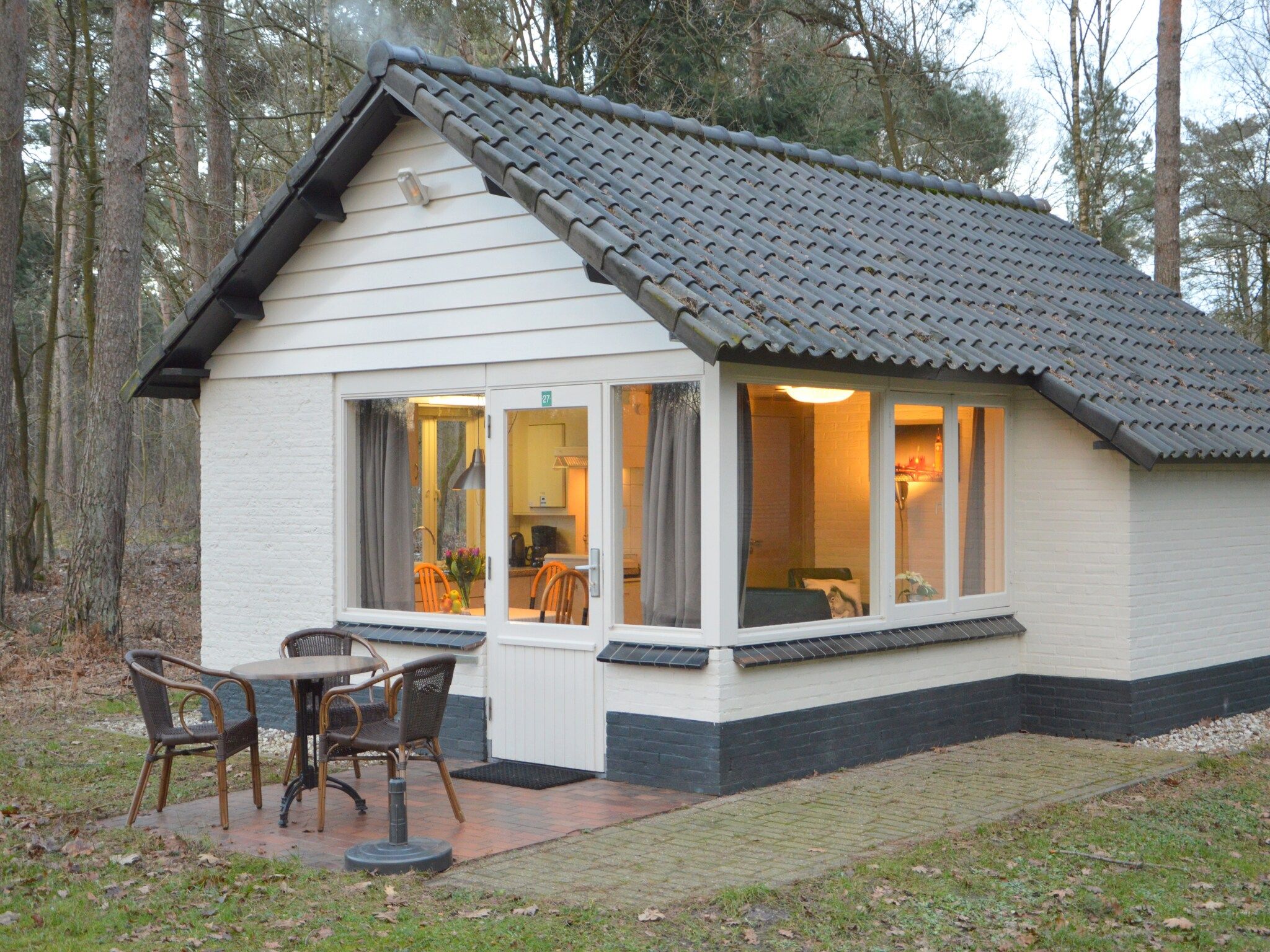 Het terras van Bungalow 27 in Stramproy