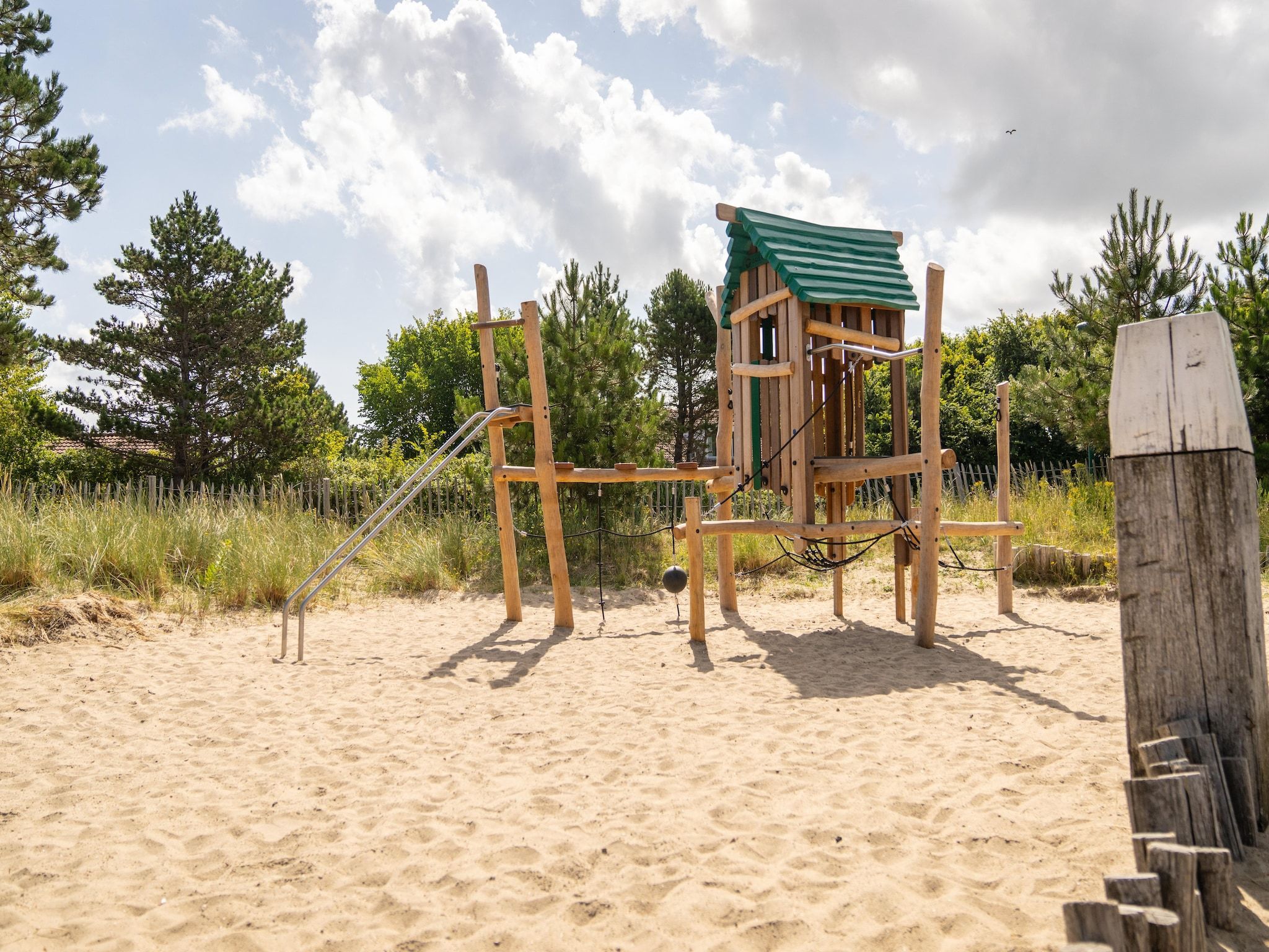 Parkfaciliteiten bij Boomhiemke Duinbungalow 4 in Hollum