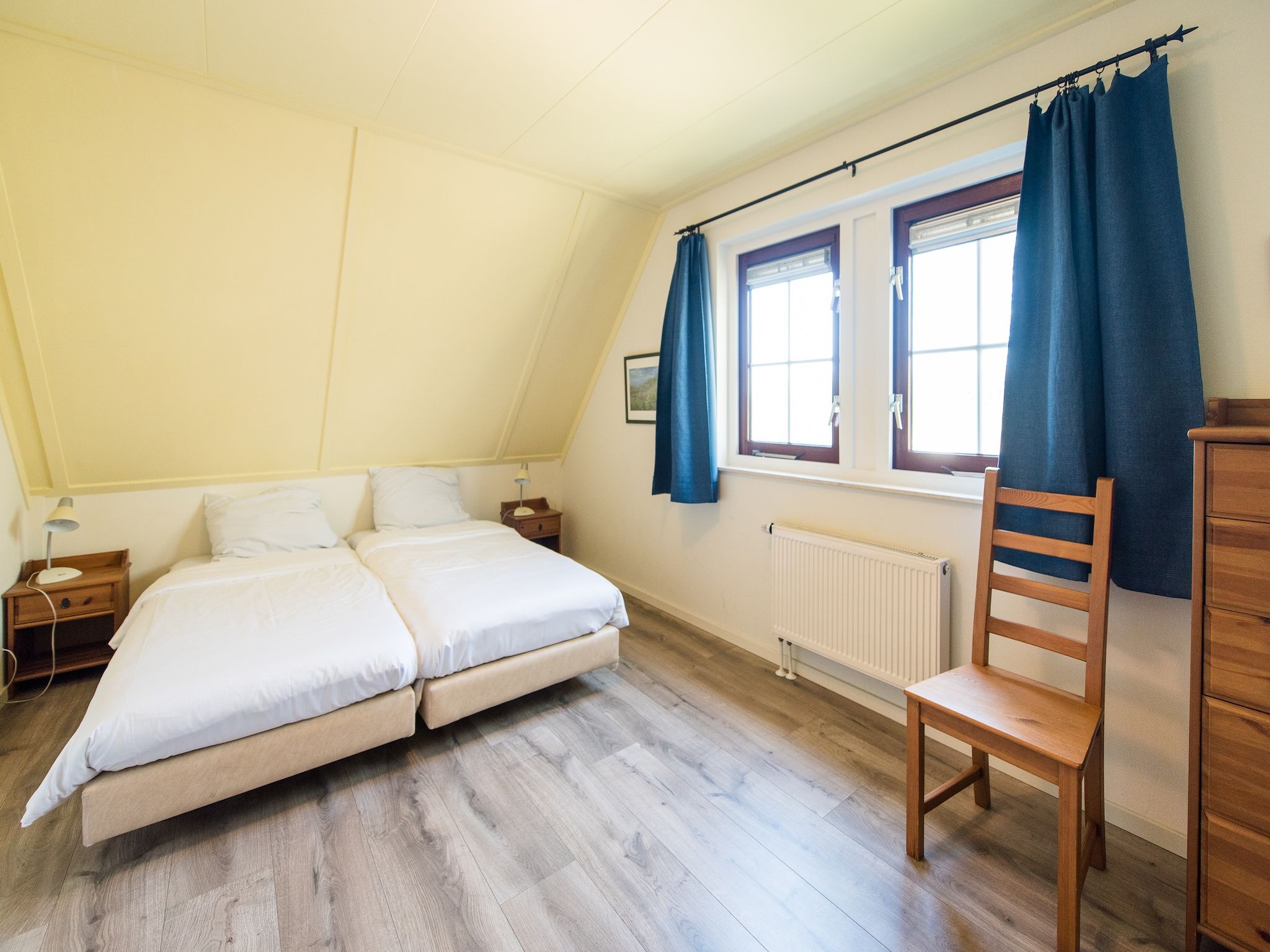 Een slaapkamer van Vakantiepark Boomhiemke 8 in Hollum