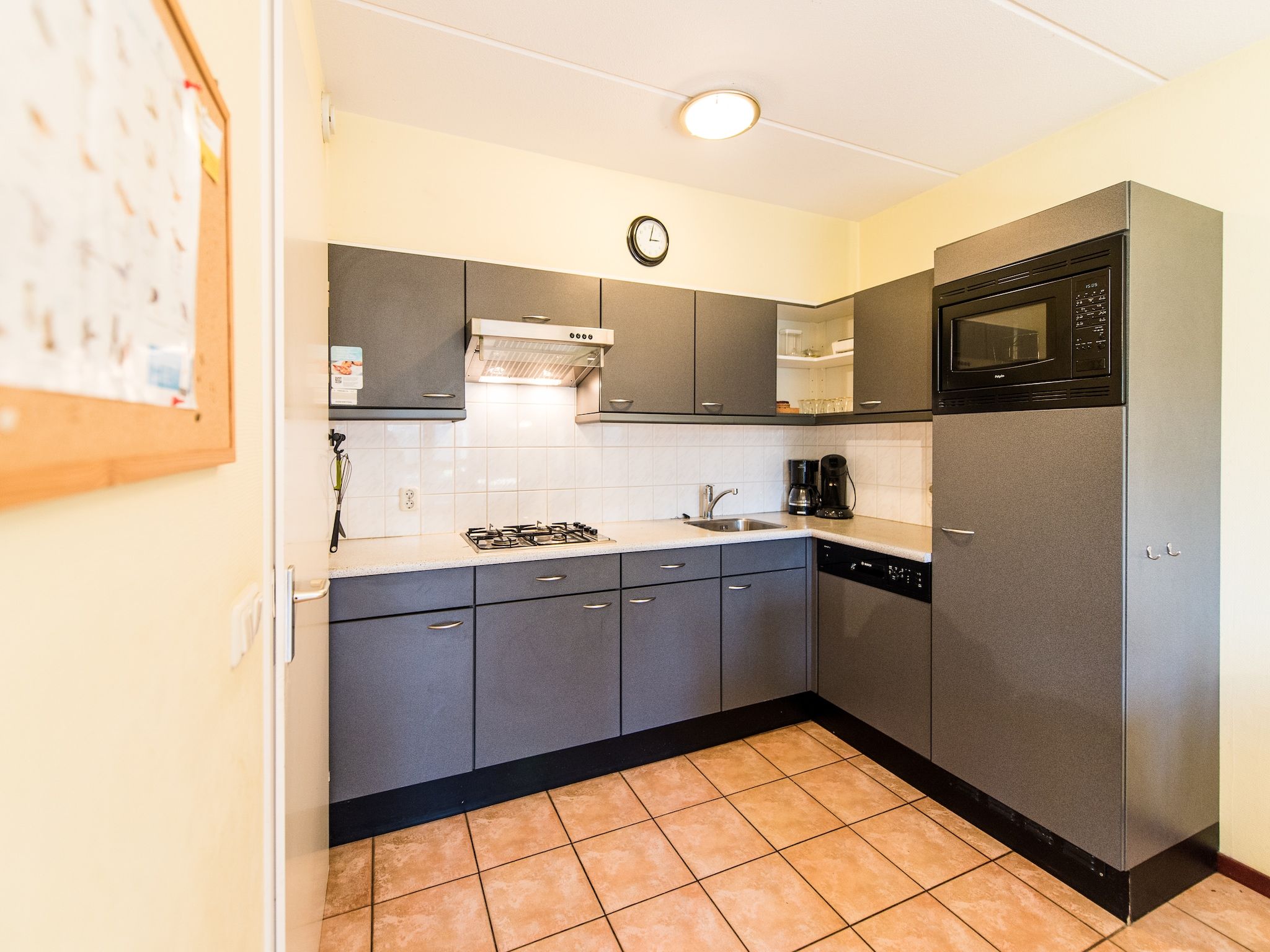 De keuken van Vakantiepark Boomhiemke 8 in Hollum