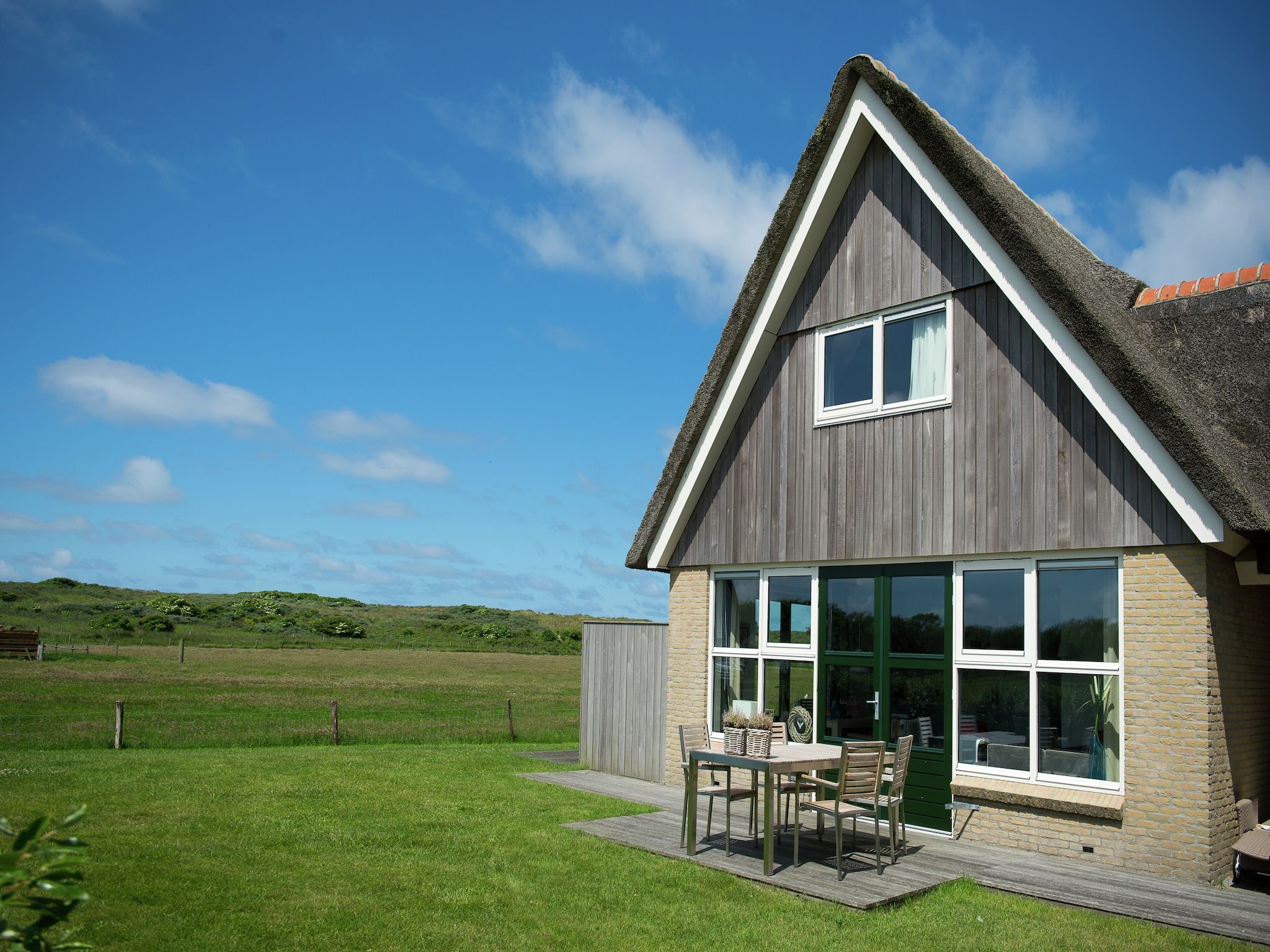 De buitenkant van Vakantiepark Boomhiemke 1 in Hollum