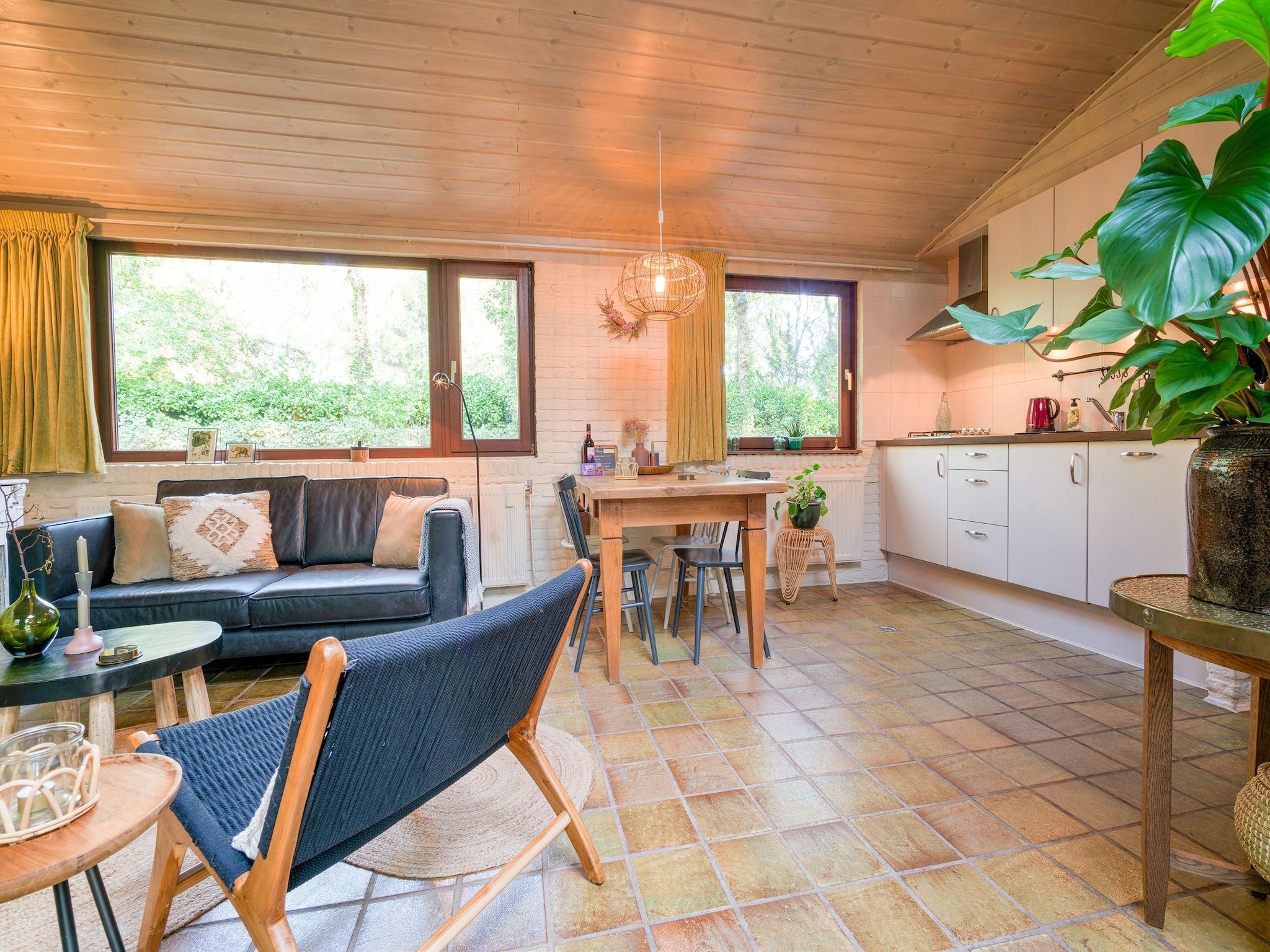 De woonkamer van The Forest Cottage in Zorgvlied