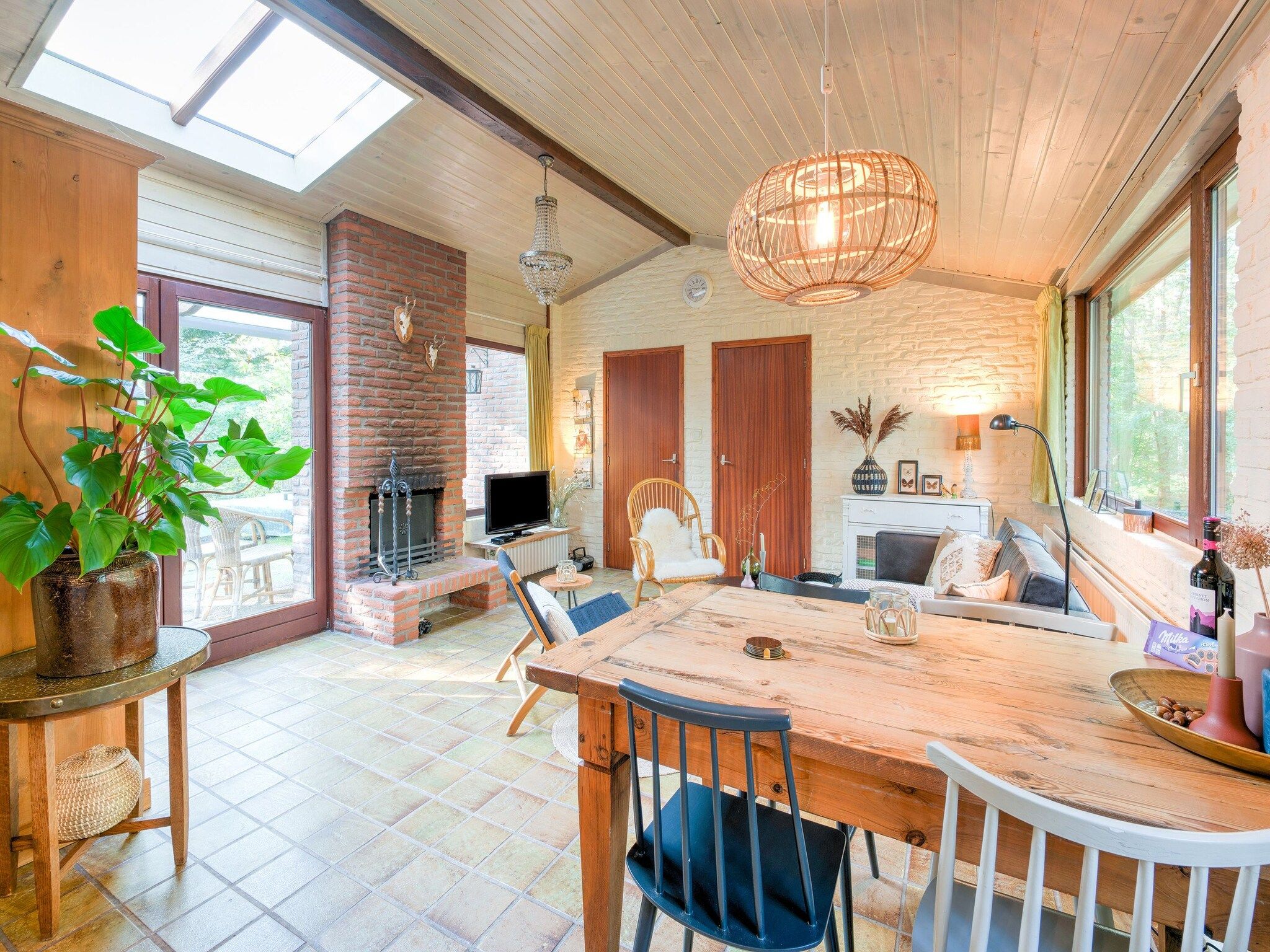 De eetkamer van The Forest Cottage in Zorgvlied