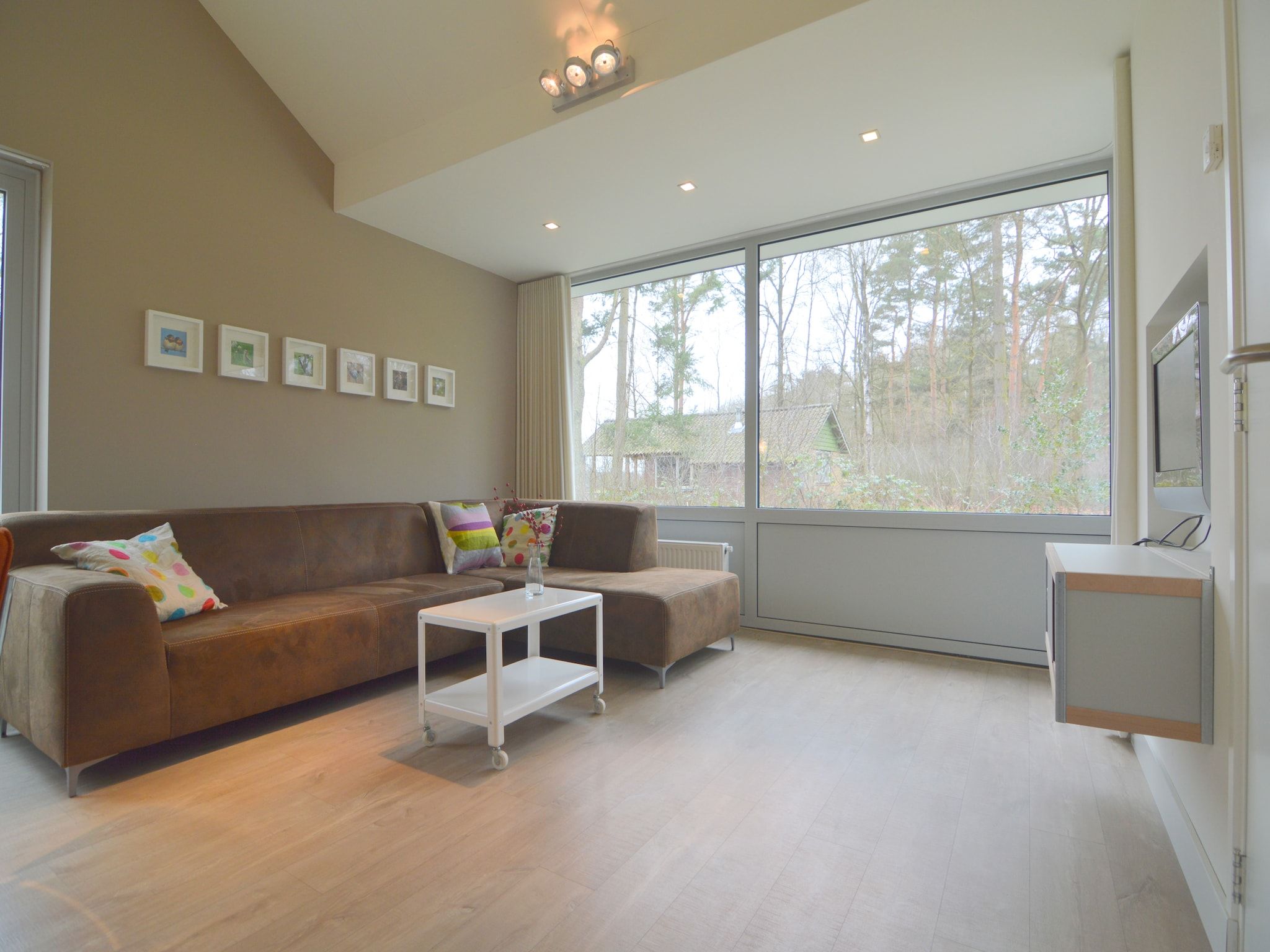 De woonkamer van Bungalow 5 in Stramproy