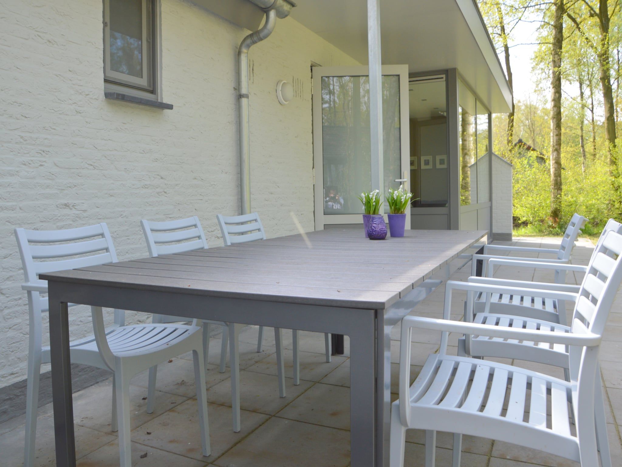 Het terras van Bungalow 5 in Stramproy