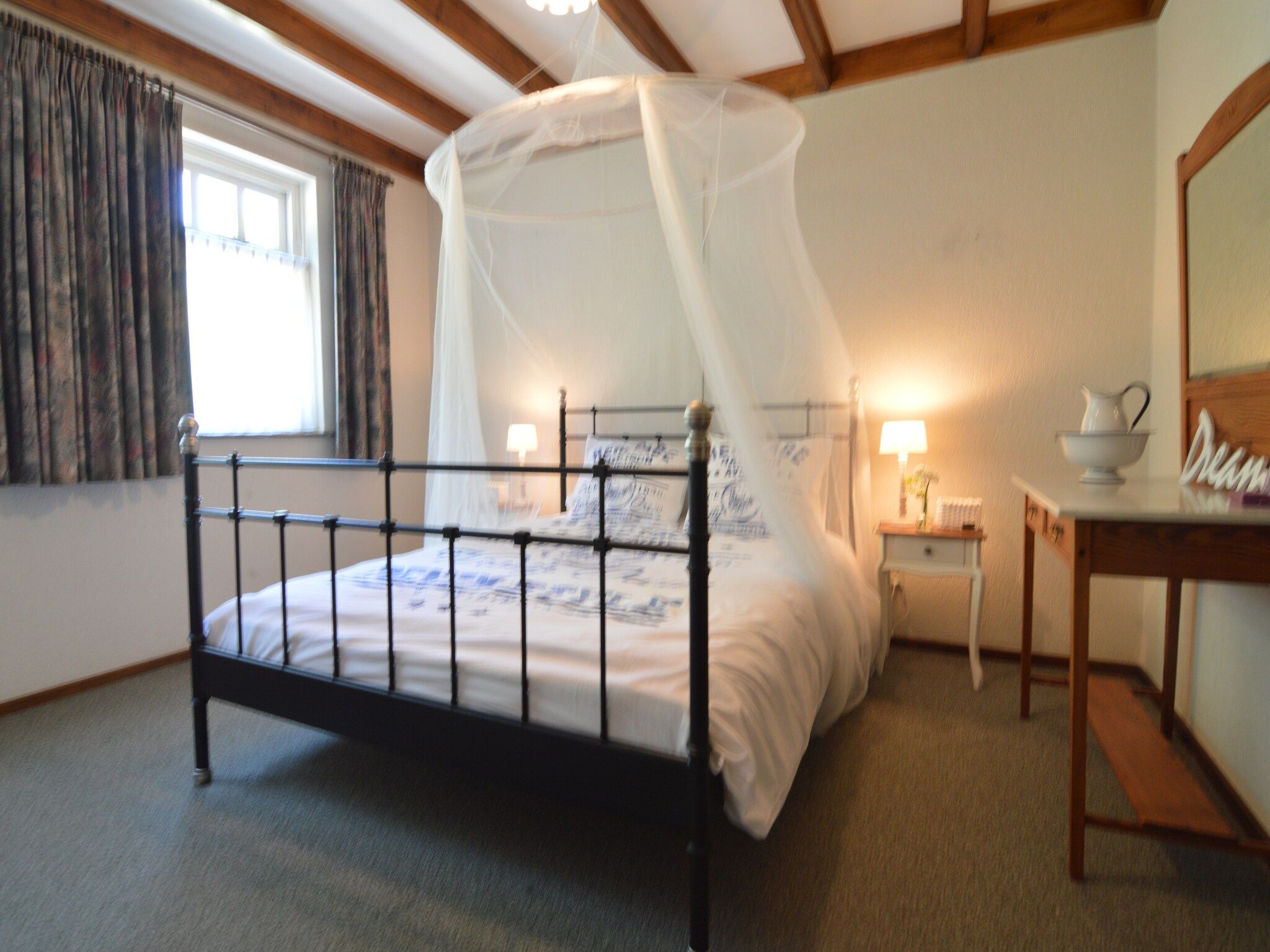 Een slaapkamer van Little White Cottage in Nijeberkoop