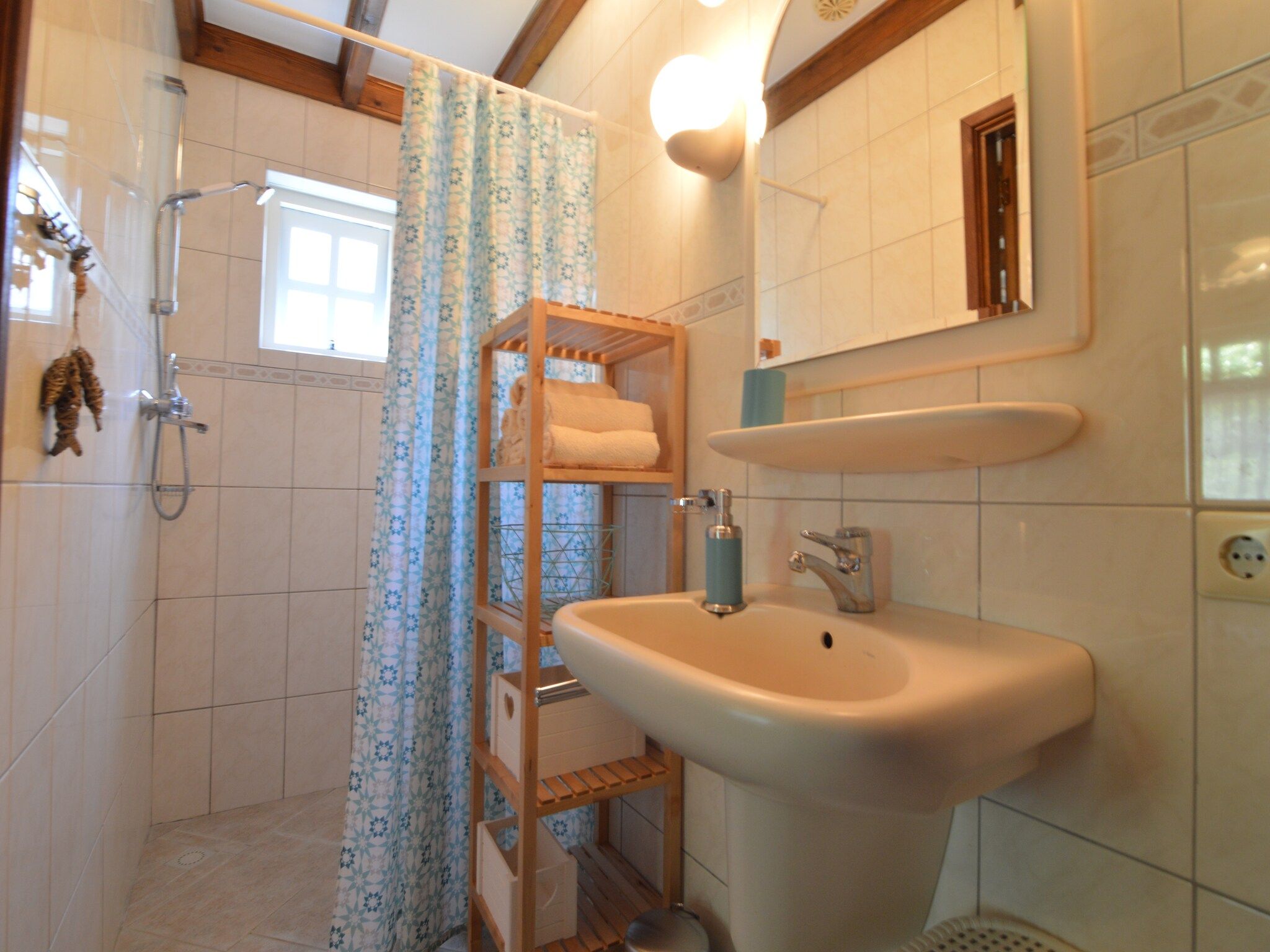 De badkamer van Little White Cottage in Nijeberkoop