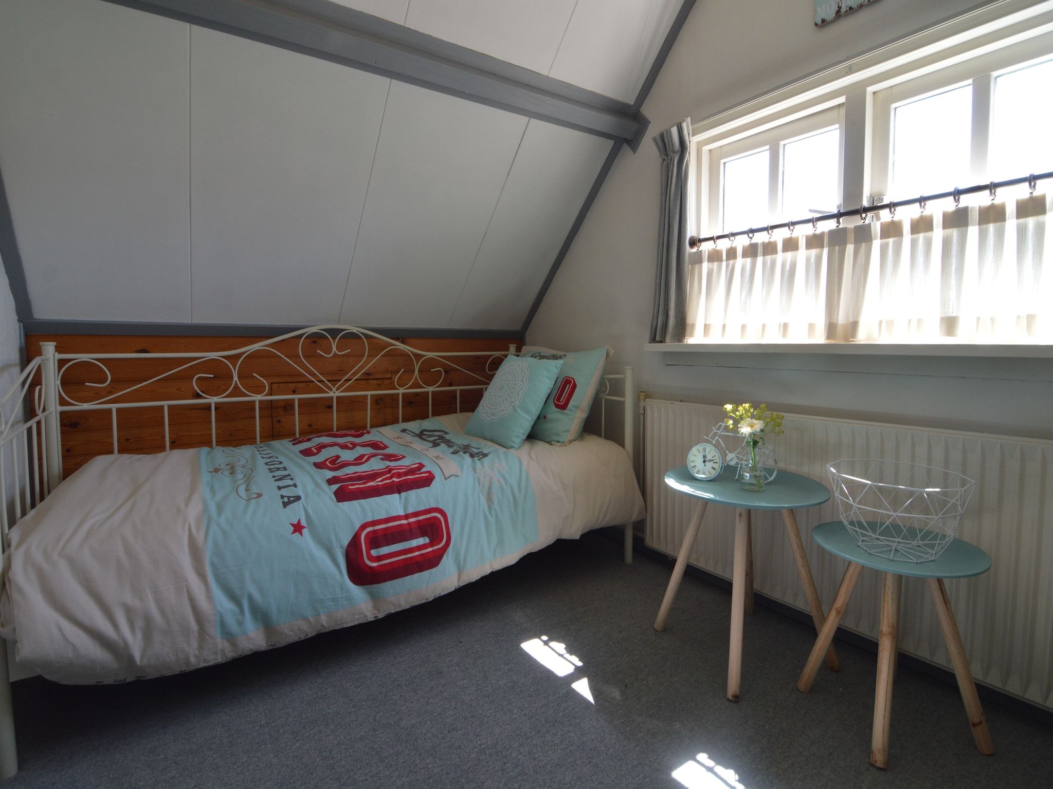 Een slaapkamer van Little White Cottage in Nijeberkoop