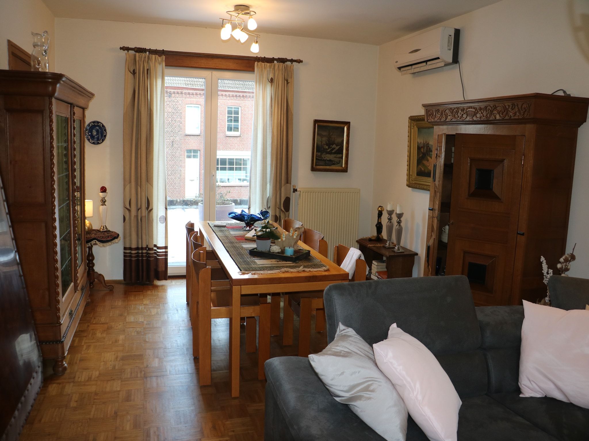 De eetkamer van De Sjuur in Sweikhuizen