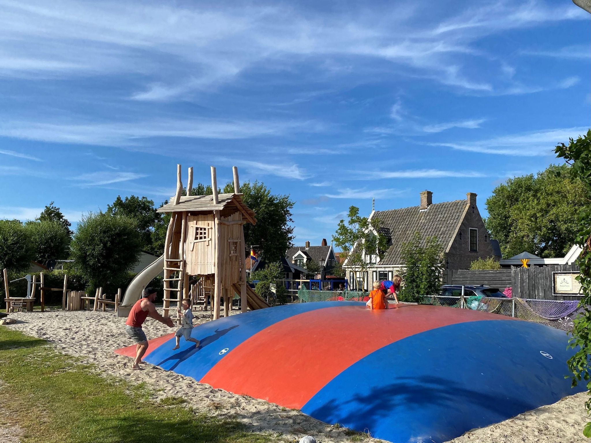 Parkfaciliteiten bij Recreatiepark Wiringherlant - Wiringher Chalet 10 in Hippolytushoef