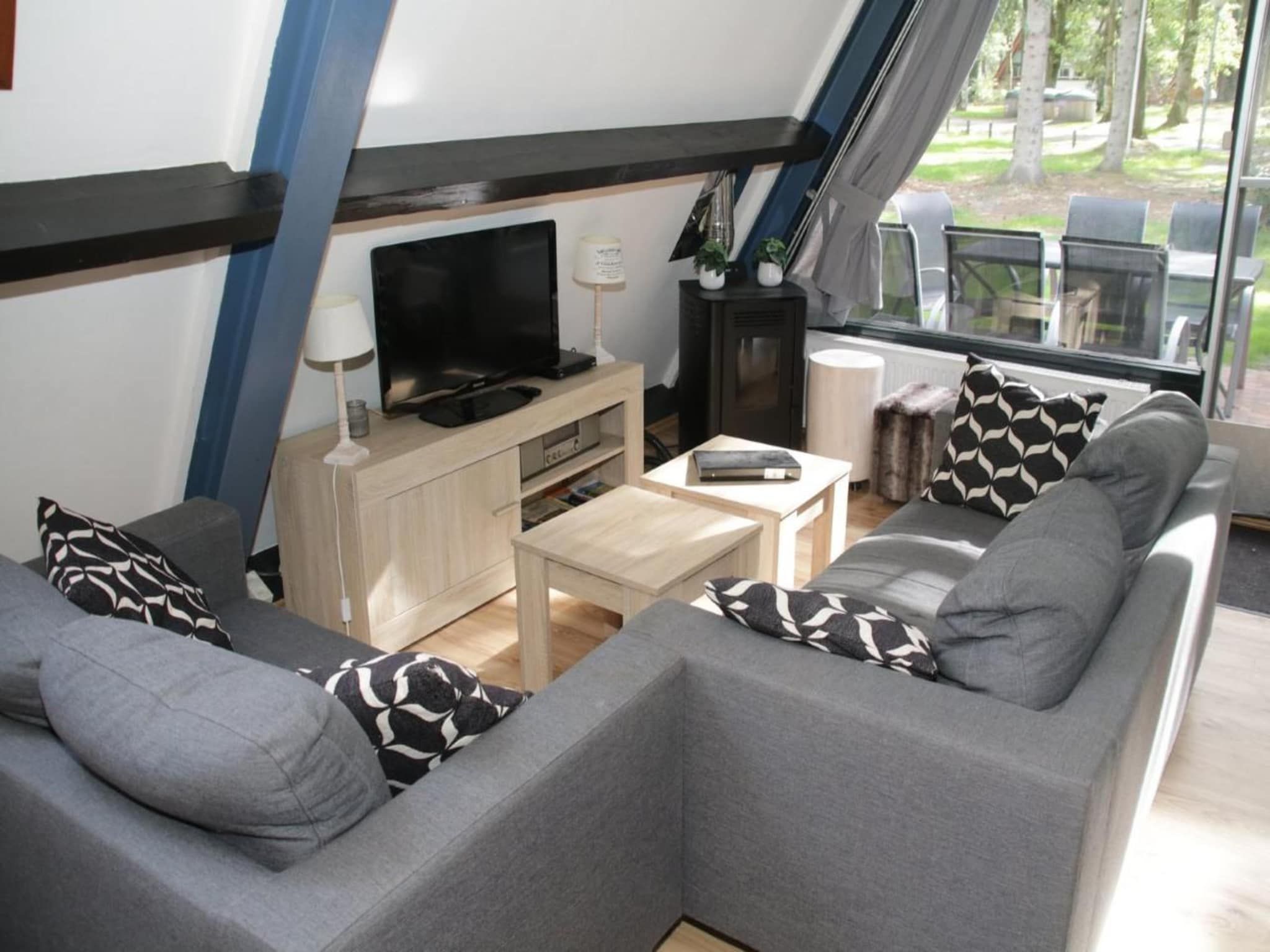 De woonkamer van Anjer Bungalow 61 in Stramproy