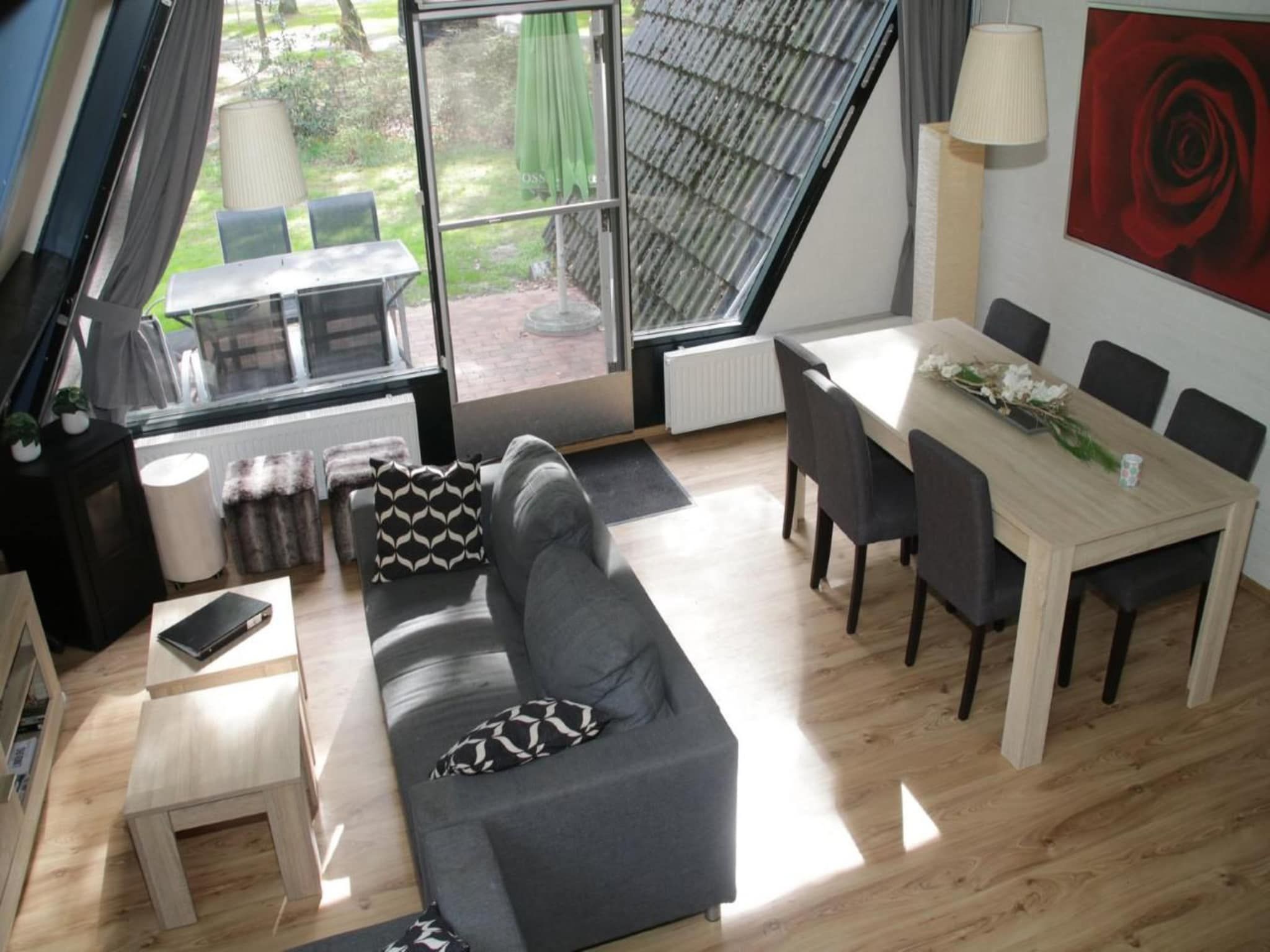 De woonkamer van Anjer Bungalow 61 in Stramproy